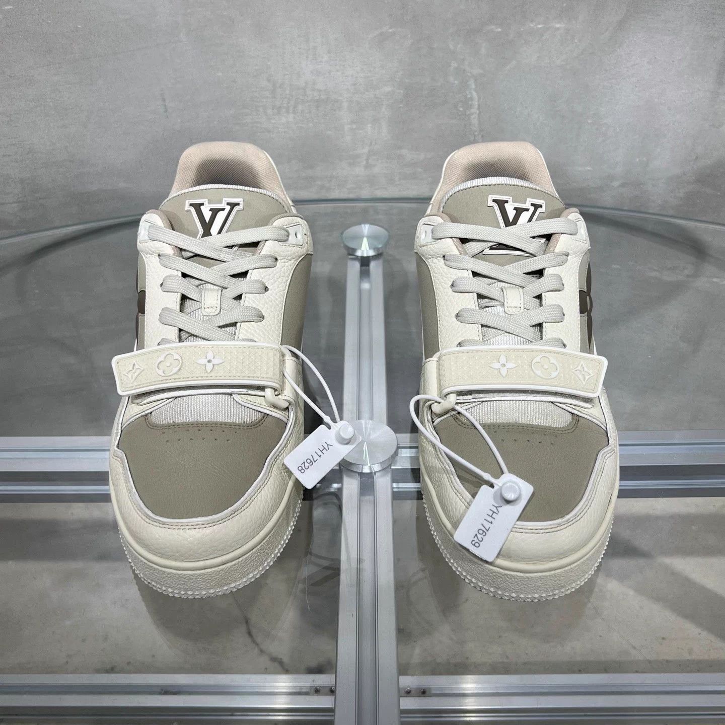Louis Vuitton LV Trainer Off-White UK7.5 / 41.5 Size US 7.5 / IT 37.5 - 1 Thumbnail