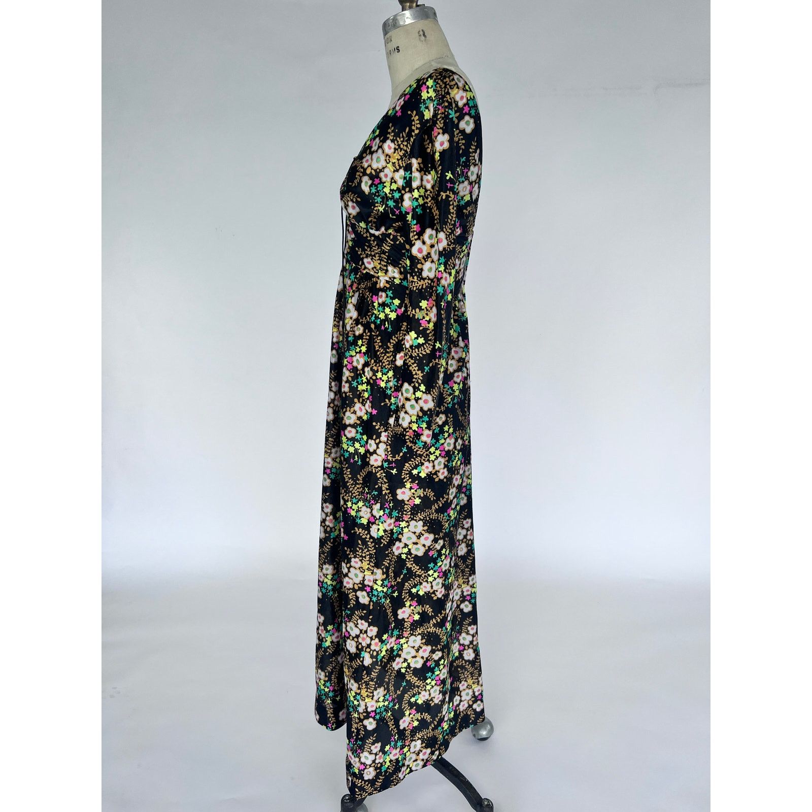 Vintage VTG 70s Floral Maxi Plunging Dress Black Empire Waist Retro Size M / US 6-8 / IT 42-44 - 2 Thumbnail