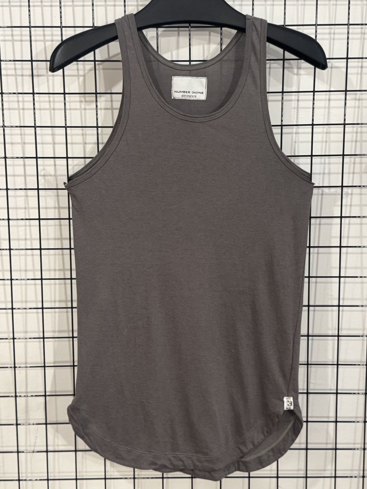 Number (N)ine tank top from the Number (N)ine x Studious collaboration. Size US XXS / EU 40 - 1 Thumbnail
