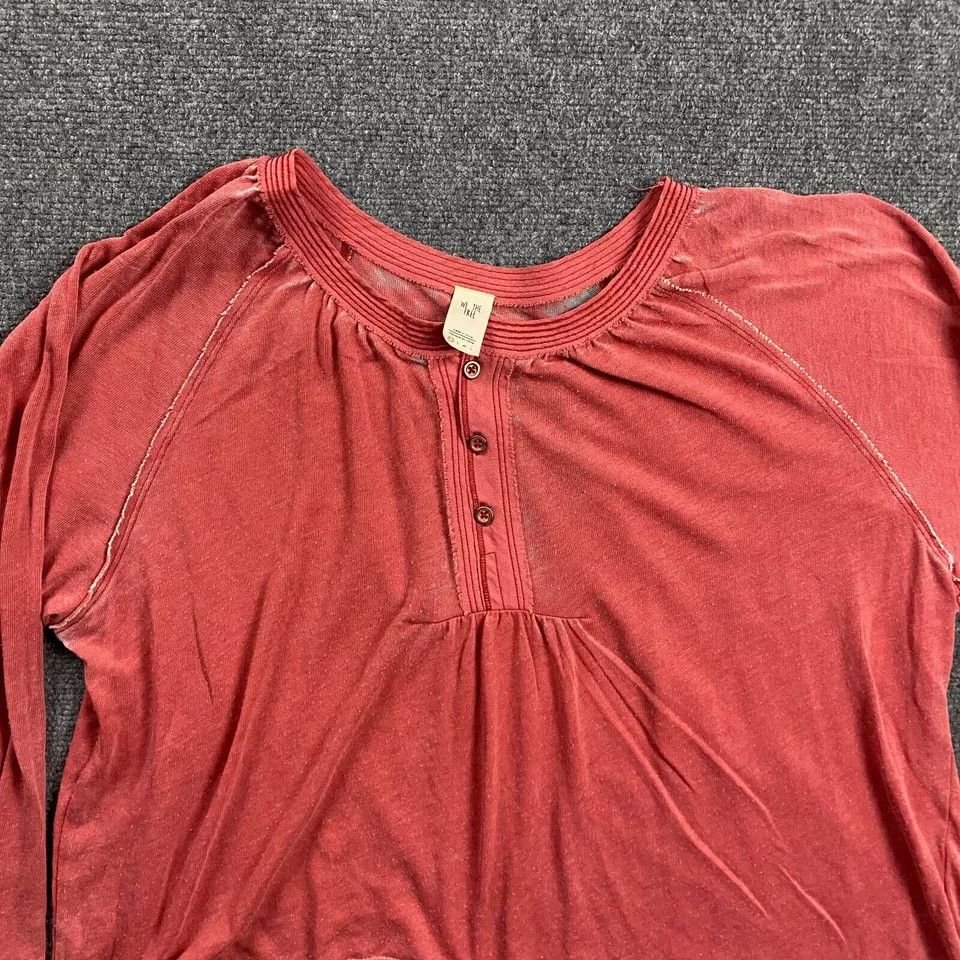 Other We The Free Top Womens XS Red Henley Long Sleeve Distressed Size XS / US 0-2 / IT 36-38 - 2 Thumbnail