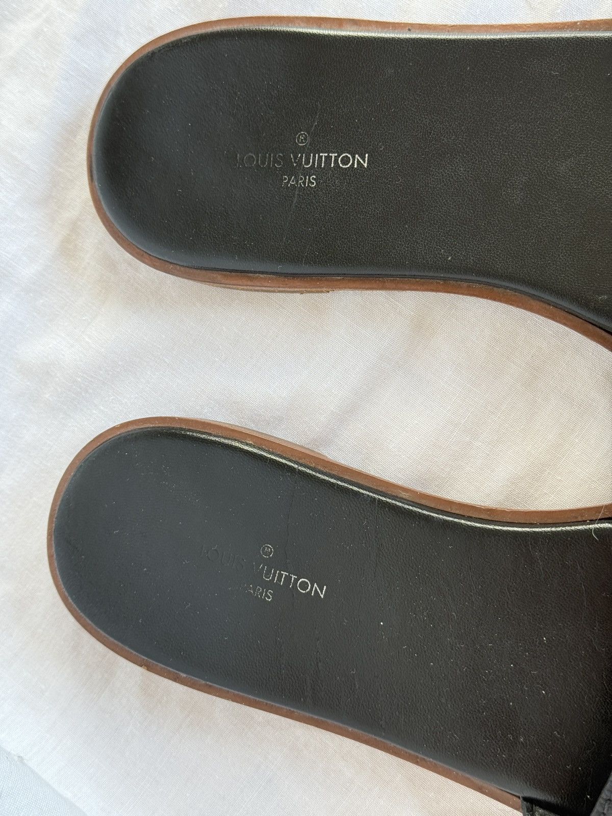 Louis Vuitton Louis Vuitton Lock It Black Leather Sandals Flip Flops Size US 7 / IT 37 - 7 Thumbnail