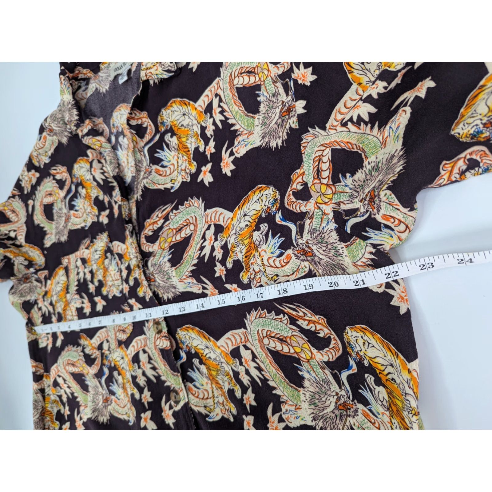 Urban Outfitters Urban Outfitters Dragon & Tiger Battle Print Button Shirt Dress Pockets Medium Shirt Mens M Multicolor Short Sleeve Button-Up Rayon Size 40R - 5 Thumbnail