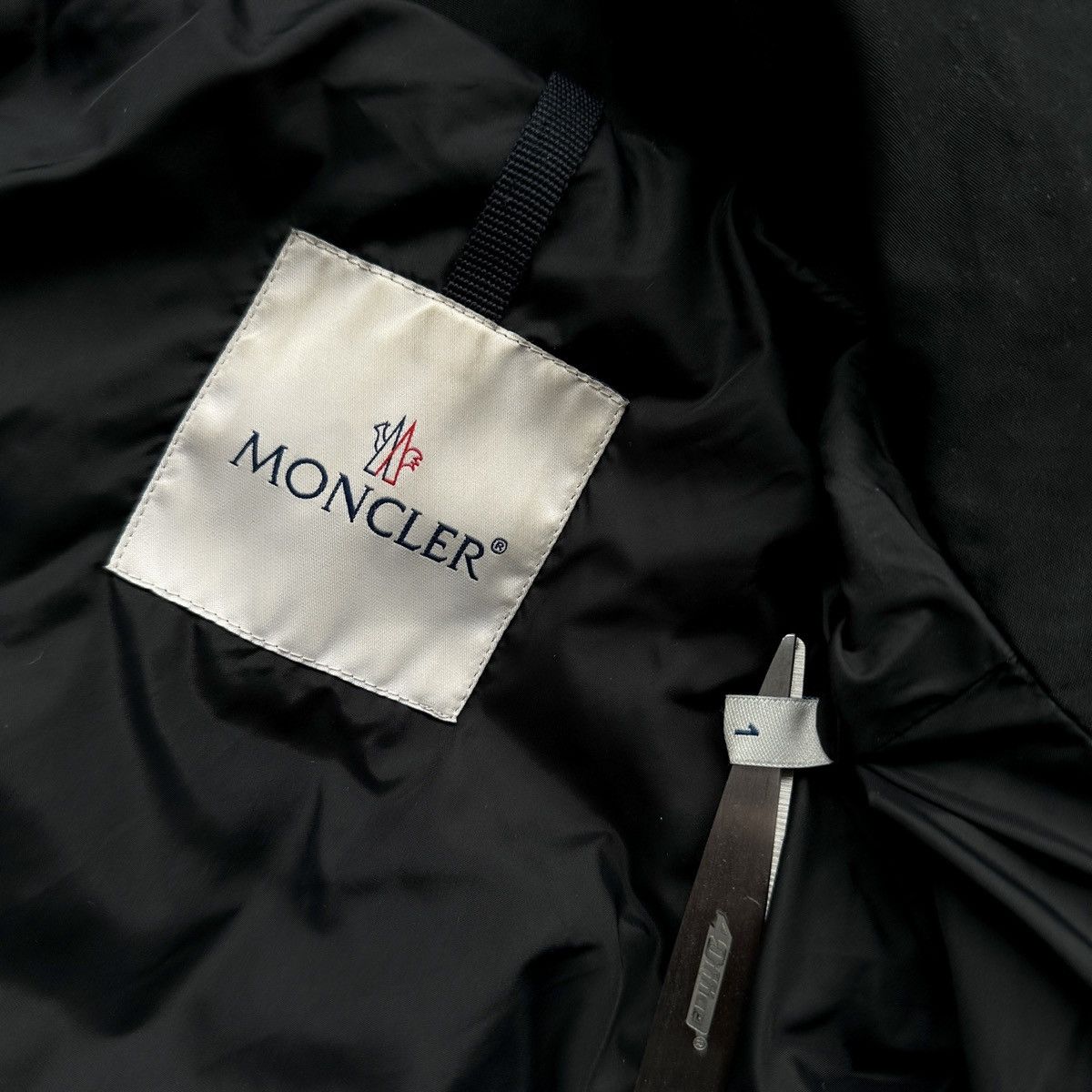 Moncler Moncler Alnus Down Long Jacket Black Size: 1 (S) RRP - 950$ Size S / US 4 / IT 40 - 20 Thumbnail