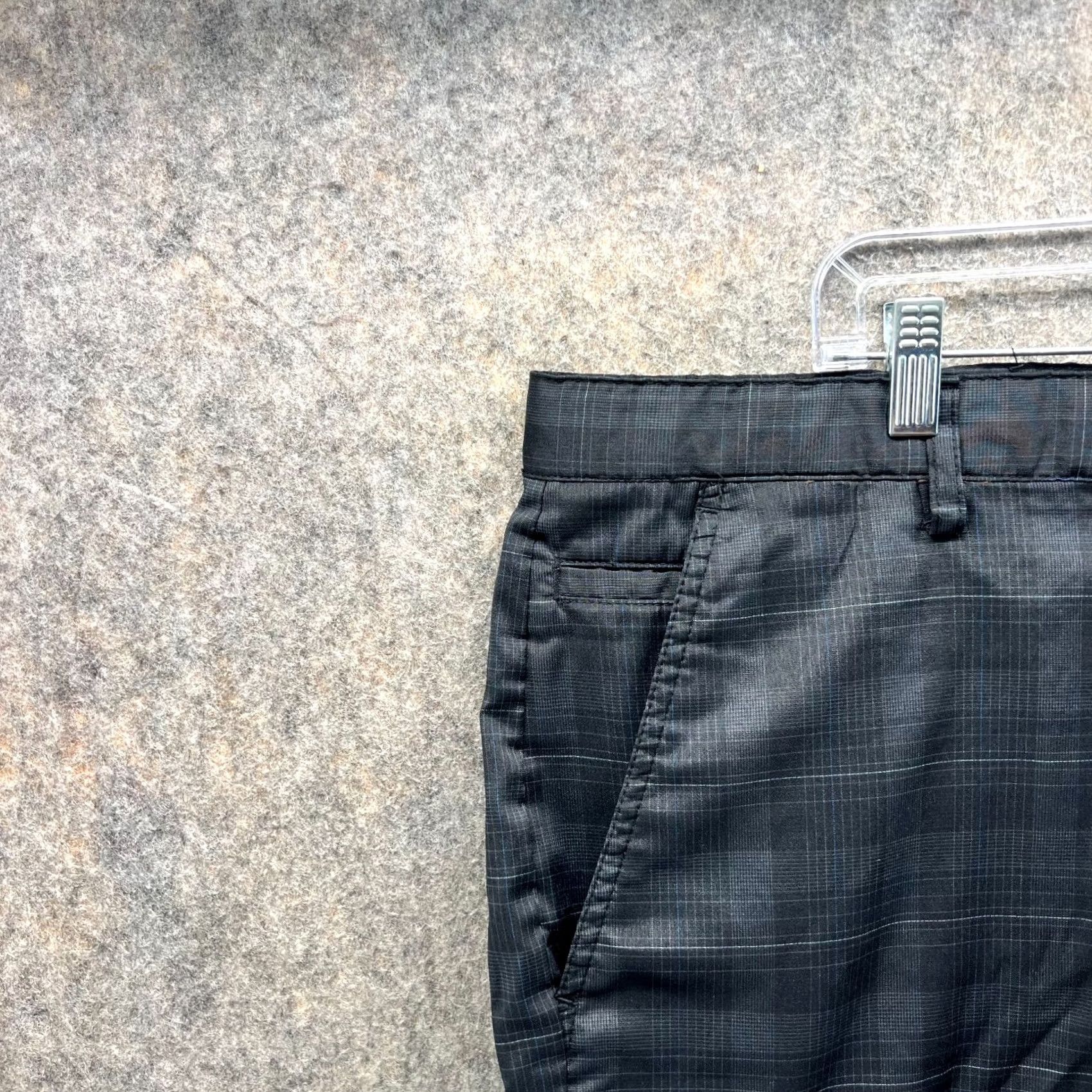 Tasso Elba Greg Norman Shorts Mens 40 Black Chino Flat Front Plaid Pattern Button Closure Slim/Regular Fit Mens Casual Sportswear Size US 40 / EU 56 - 4 Thumbnail