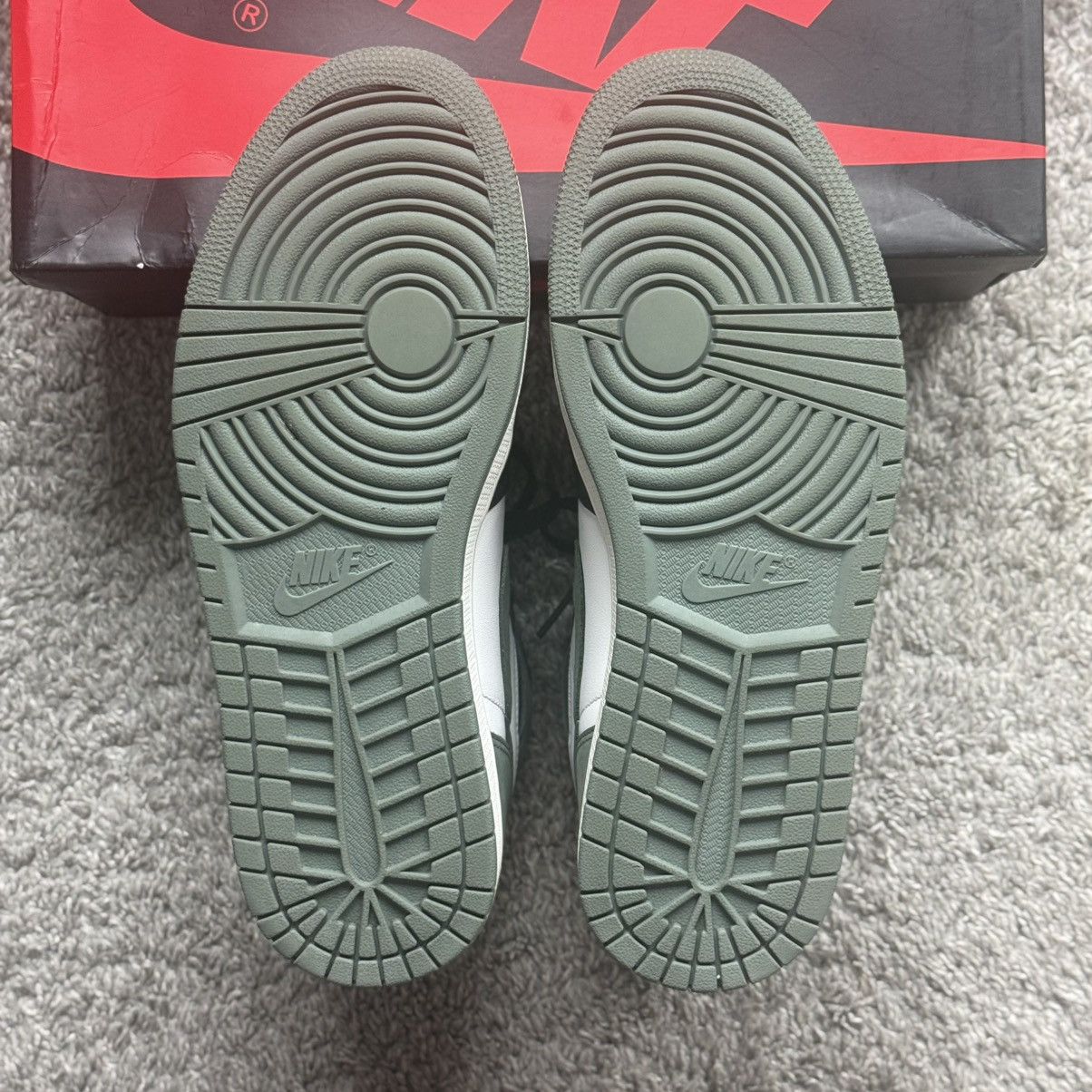 Nike Nike Air Jordan 1 Retro High OG ‘Clay Green’ | 555088 135 Size US 10.5 / EU 43-44 - 6 Thumbnail