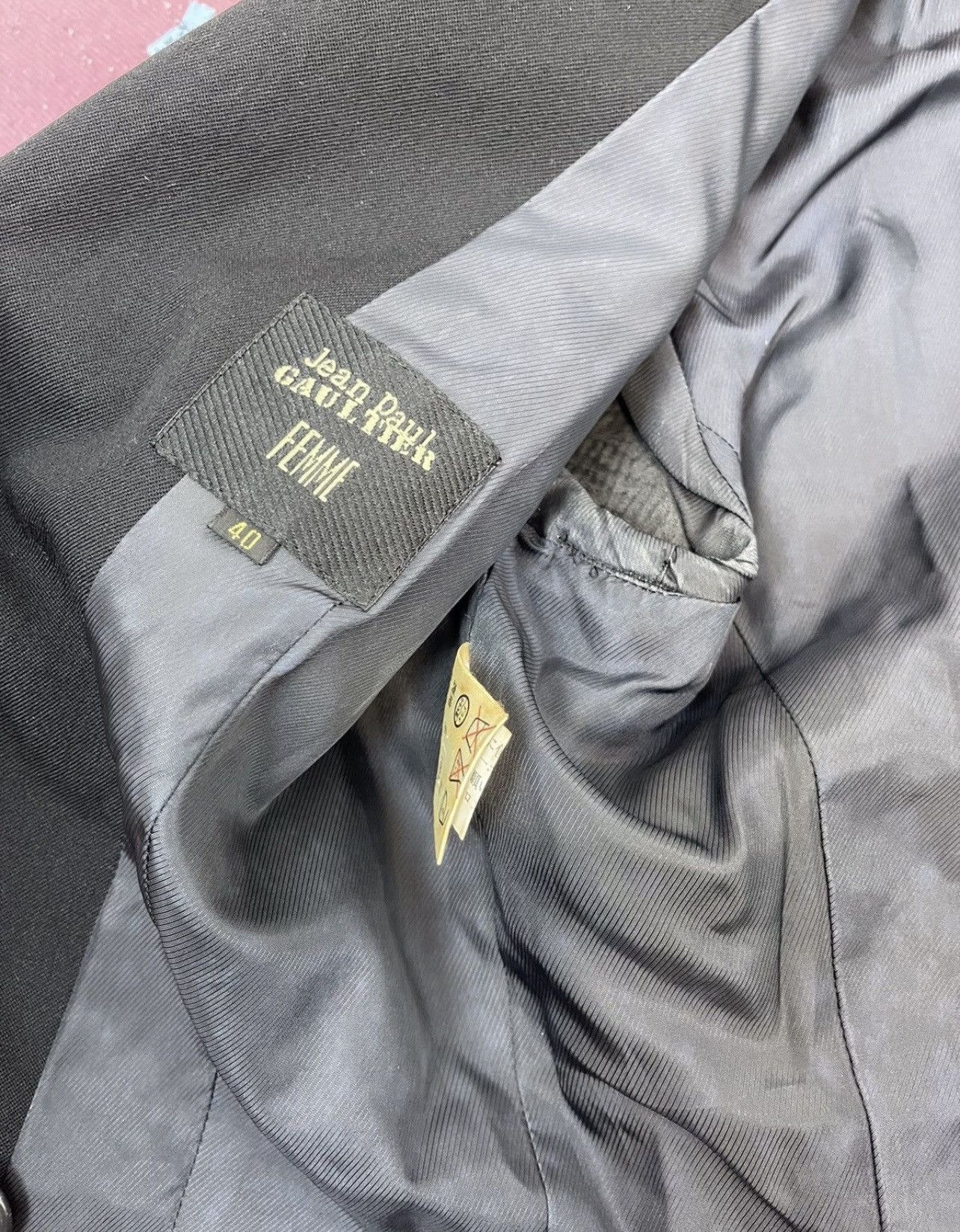 Jean Paul Gaultier 1992 Jean Paul Gaultier "EleganceCompitition" leather sleeve Size M / US 6-8 / IT 42-44 - 8 Thumbnail