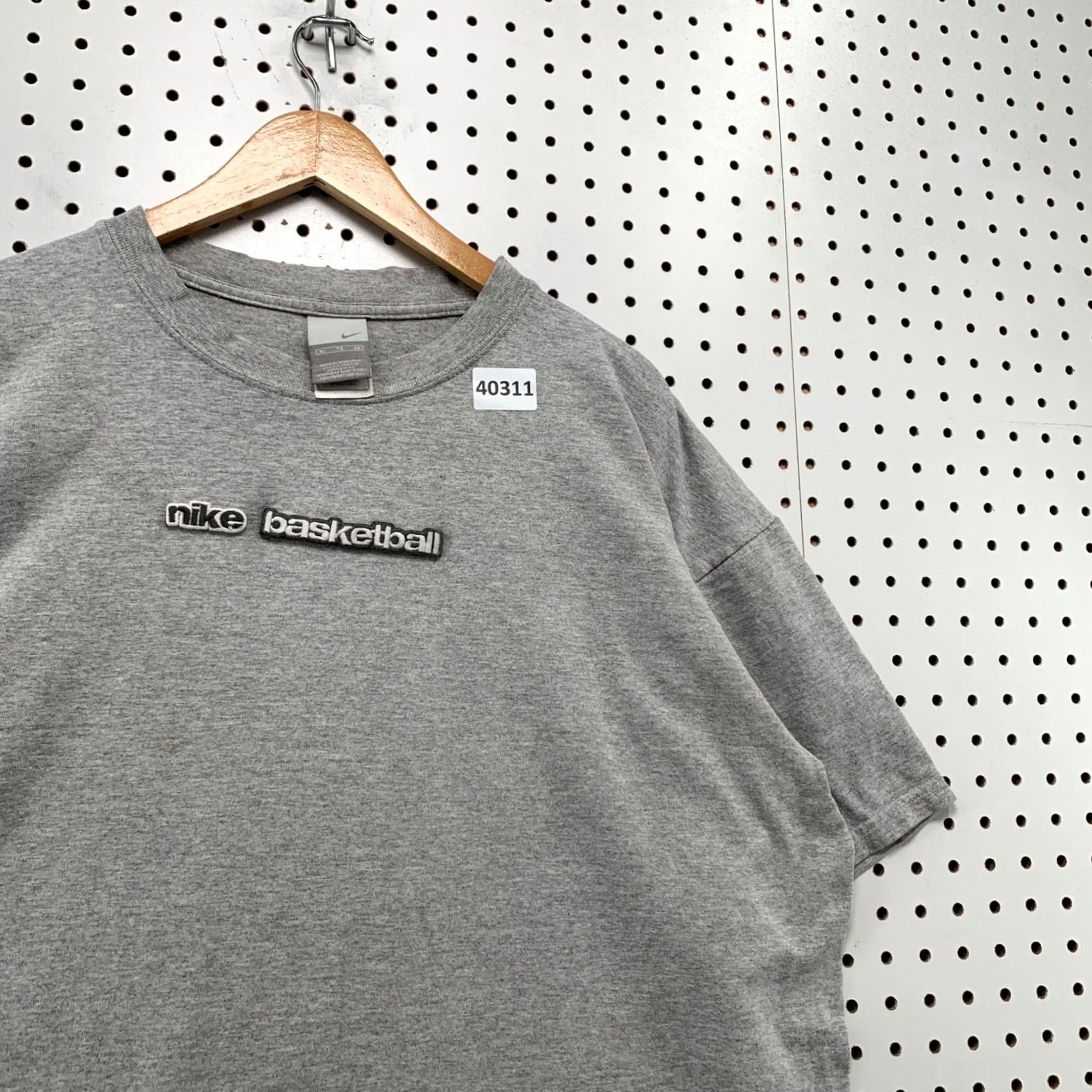 Nike VINTAGE Nike Basketball Shirt Mens XL Gray Embroidered Size US XL / EU 56 / 4 - 6 Thumbnail