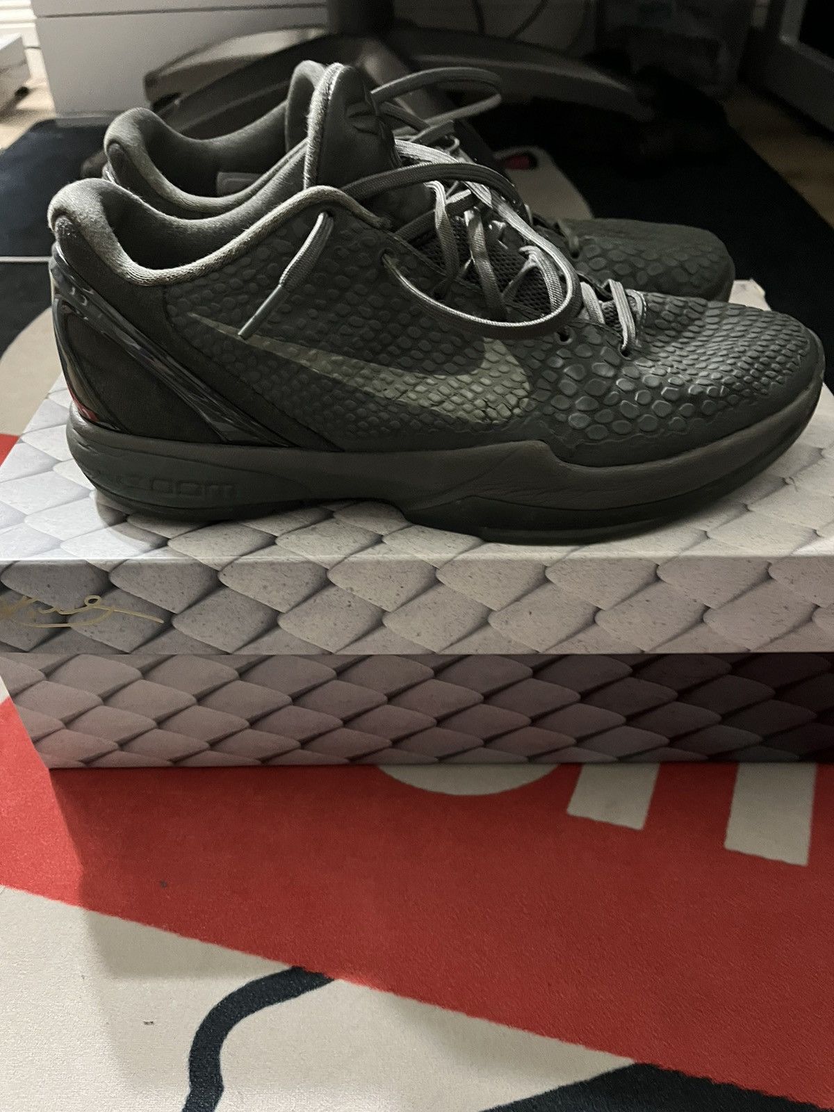 image of Kobe Mentality x Nike Kobe 6 Ftb Fade To Black Shoes in Grey, Men's (Size 11)