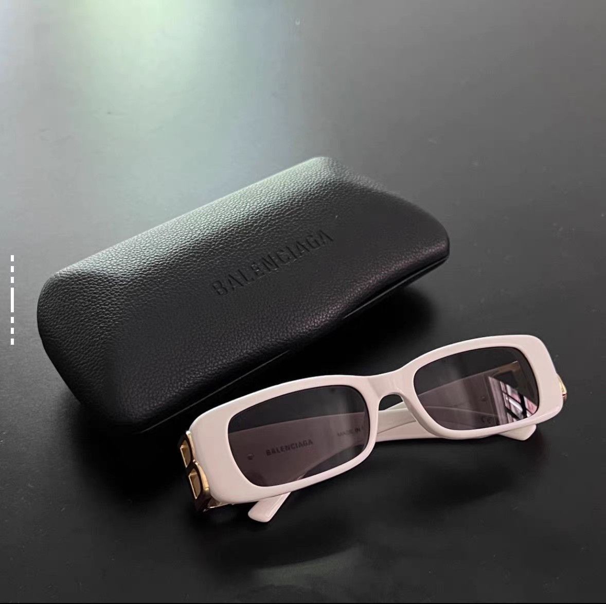 Balenciaga White Rectangular Frame Sunglasses Size ONE SIZE - 1 Thumbnail