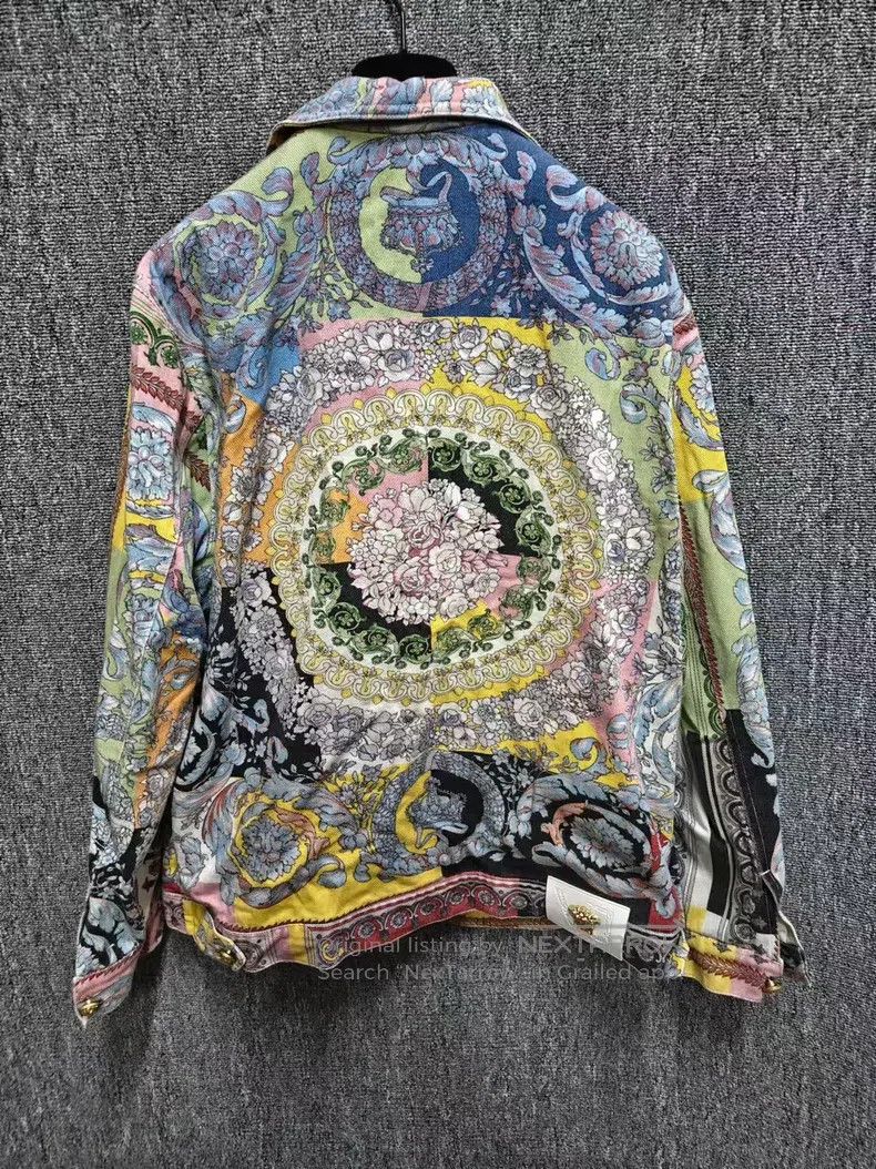 Versace Versace Reworked denim jacket full of flowers Size US S / EU 44-46 / 1 - 2 Thumbnail