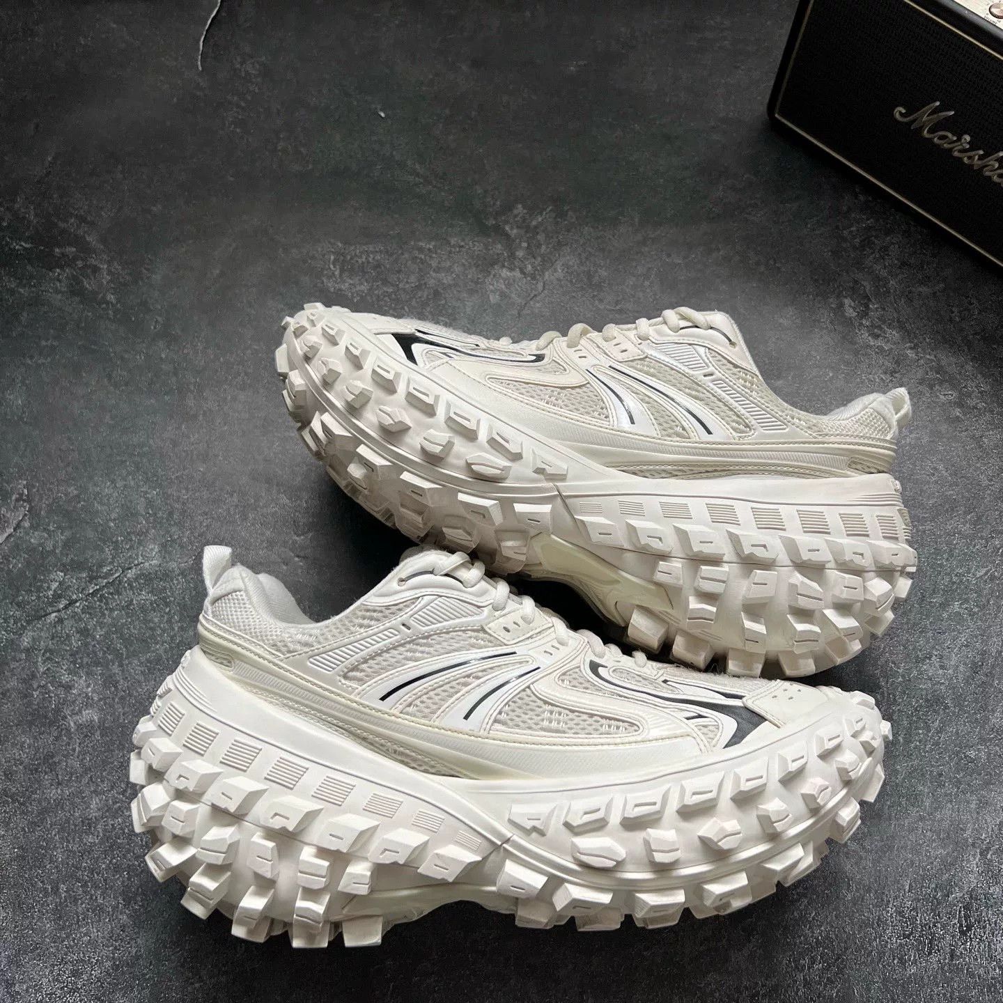 Balenciaga Balenciaga White Lowtop Sneakers 44 Men Size US 10.5 / EU 43-44 - 1 Thumbnail