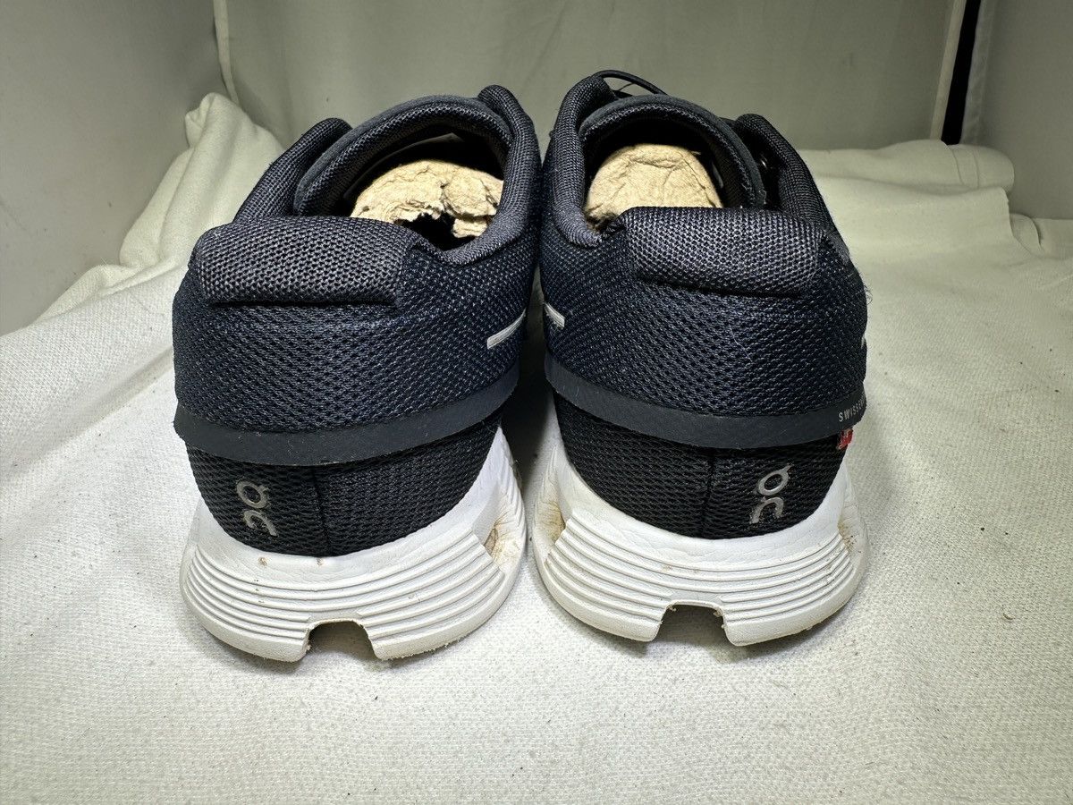 On PreOwned On Cloud 5 Black White Men's 9.5 Running Shoes Size US 9.5 / EU 42-43 - 4 Thumbnail