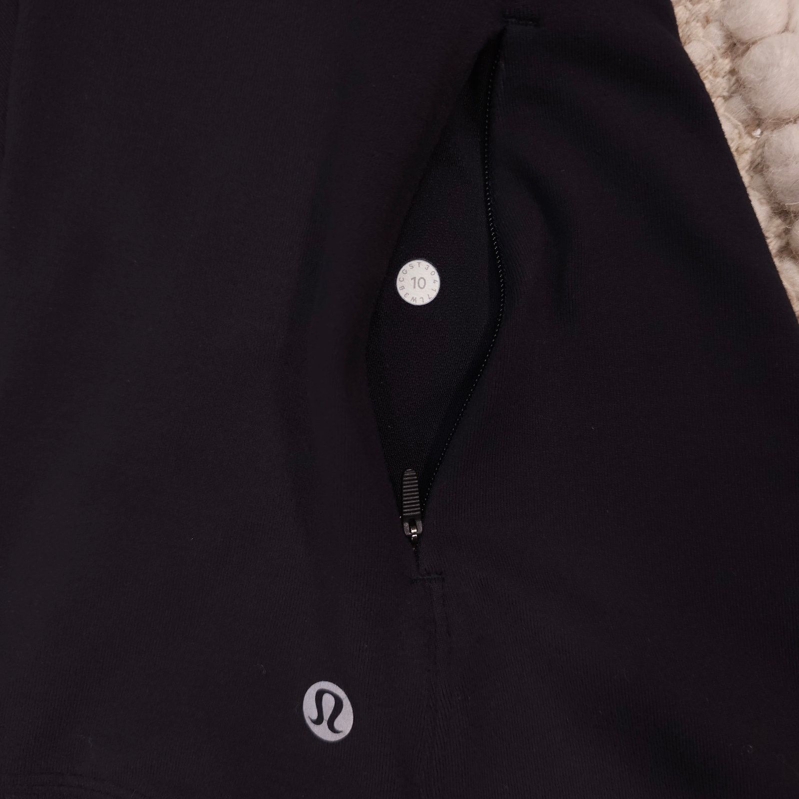 Lululemon Lululemon Runderful Long Sleeve Black Sz 10 Size L / US 10 / IT 46 - 6 Thumbnail