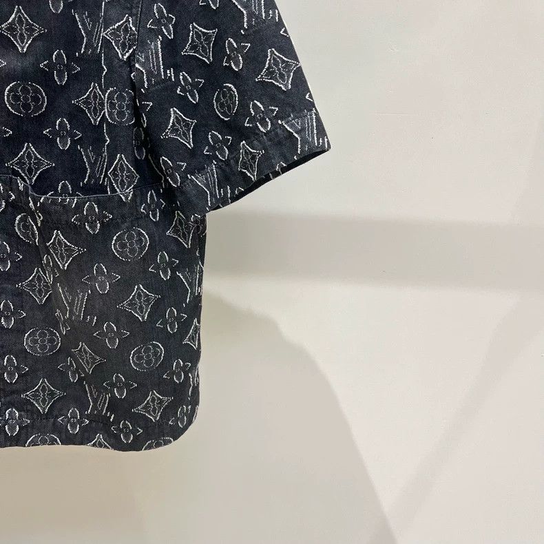 Louis Vuitton Louis Vuitton Black cropped presbyopic full logo denim shor Size US M / EU 48-50 / 2 - 4 Thumbnail