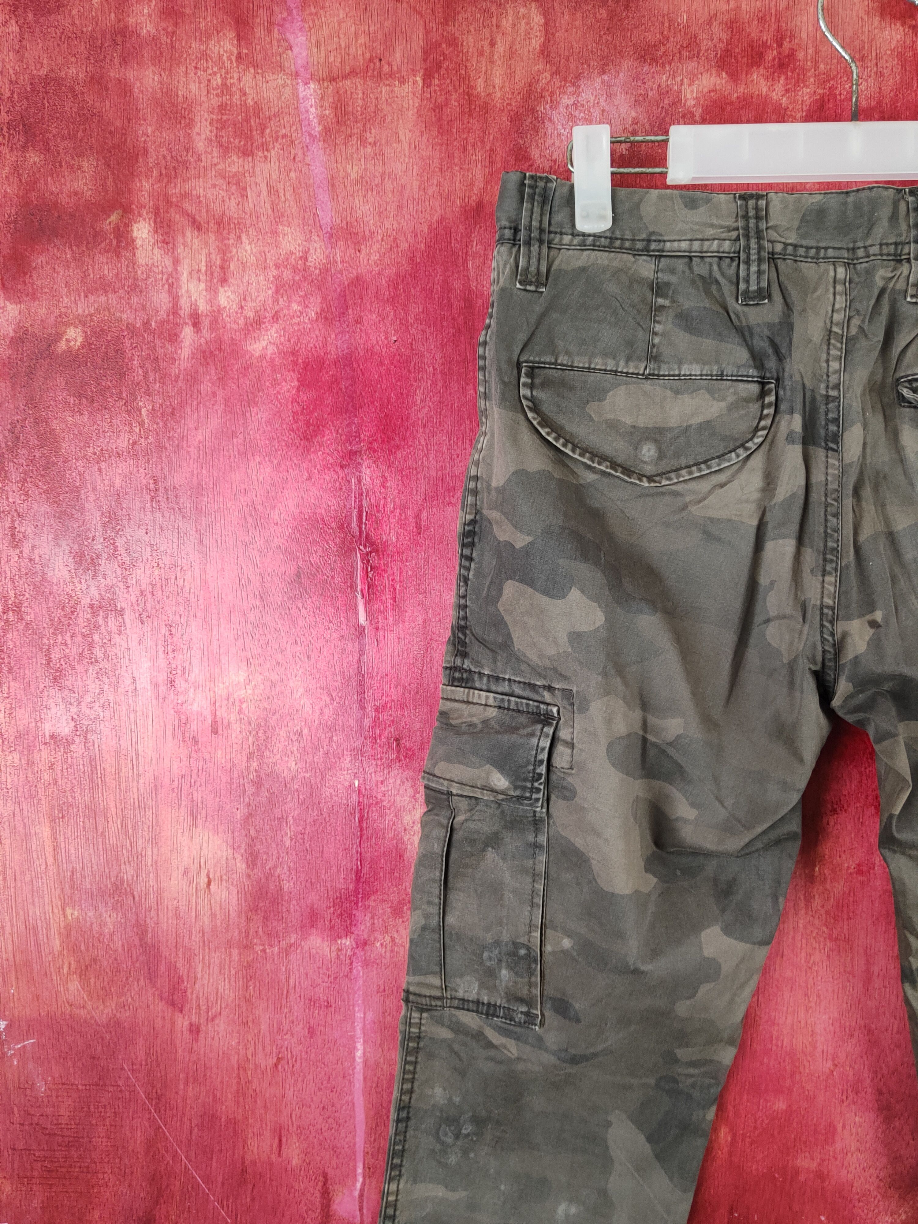 Japanese Brand Uniqlo Camo Multipocket Tactical Cargo Pants #S1838 Size 28" / US 6 / IT 42 - 8 Thumbnail