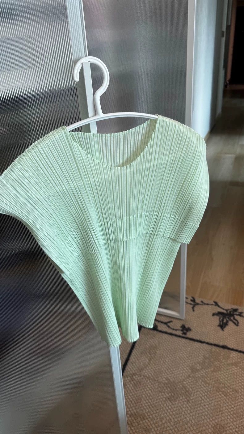 Issey Miyake Issey Miyake Green pleated vest Size L / US 10 / IT 46 - 1 Thumbnail
