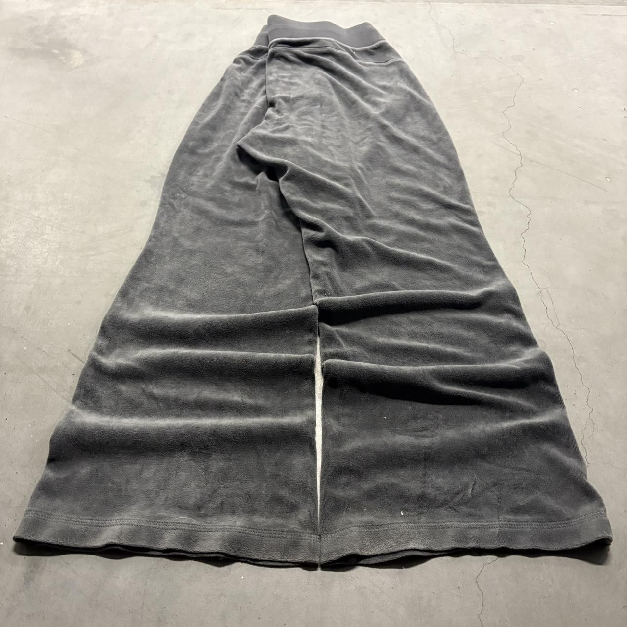 Vintage Crazy Vintage Y2K/2000s Baggy Blackish Grey silk Velvet Sweatpants with no pockets! Size US 36 / EU 52 - 5 Thumbnail