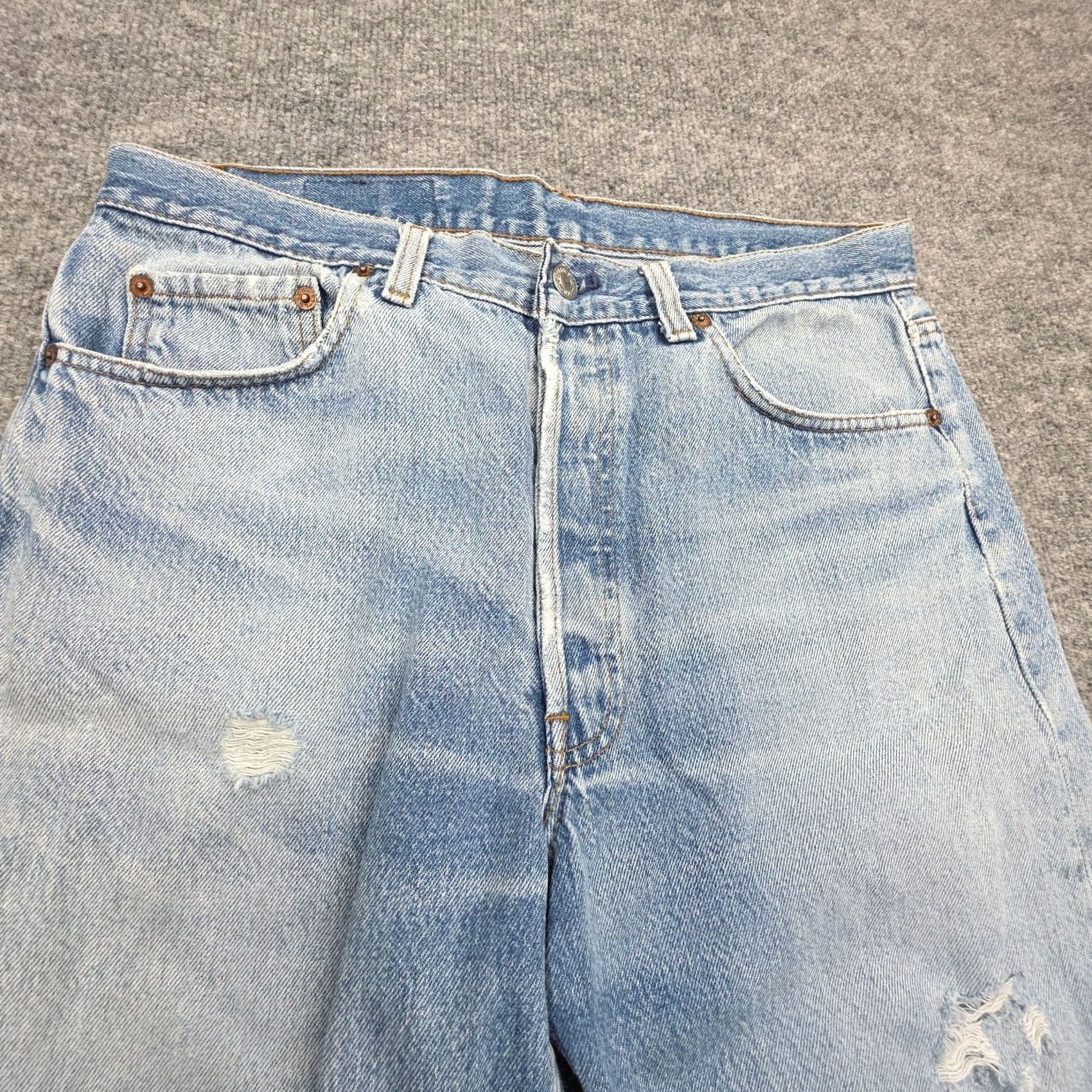 Levi's VINTAGE Levi's 501XX Jeans Mens FITS 31 x 27 Blue Light Wash Distressed 80s Size US 31 - 3 Thumbnail