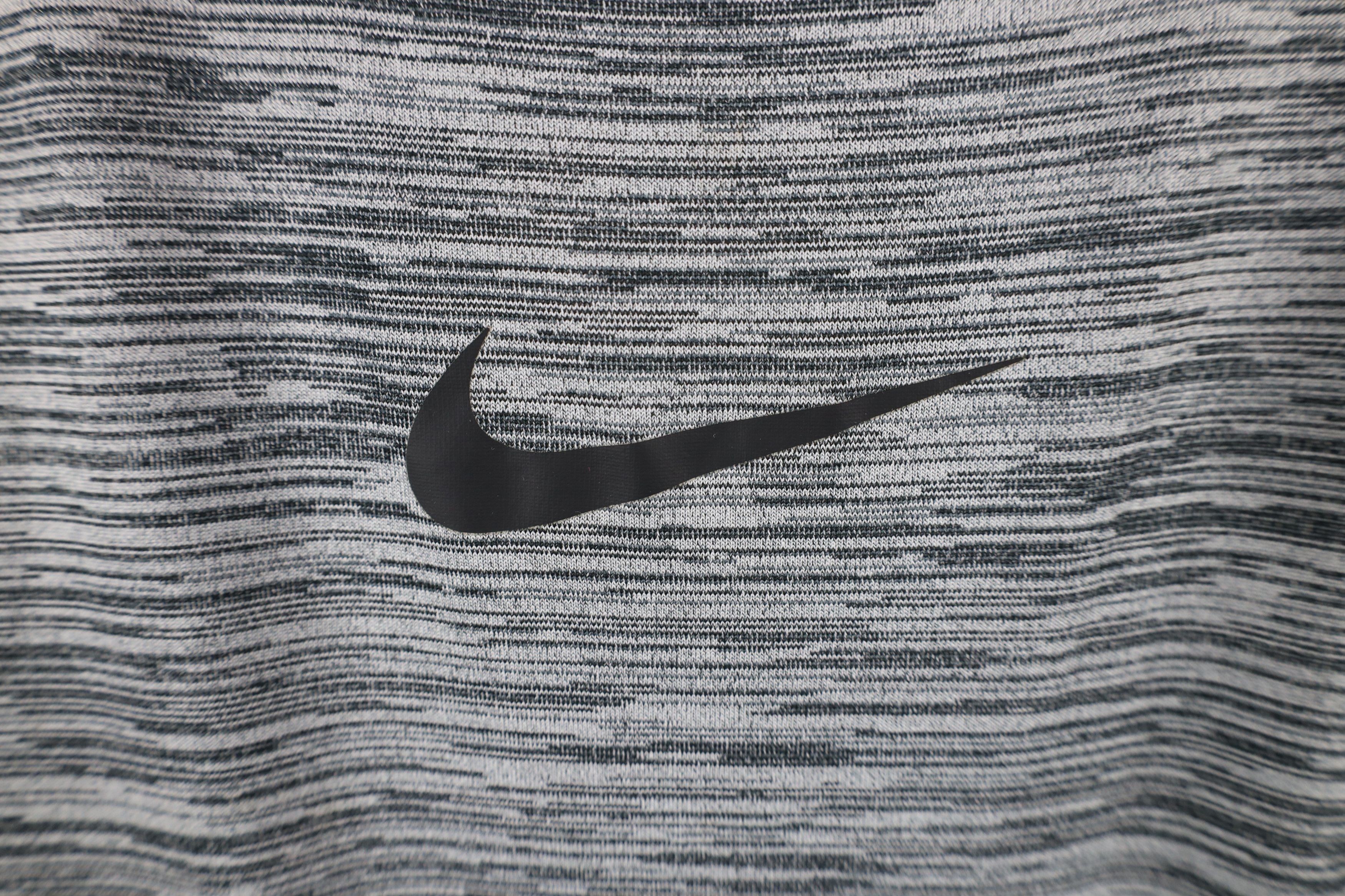 Nike × Vintage Nike Pro Center Swoosh Stretch Training Gym T-Shirt Gray Size US L / EU 52-54 / 3 - 4 Thumbnail