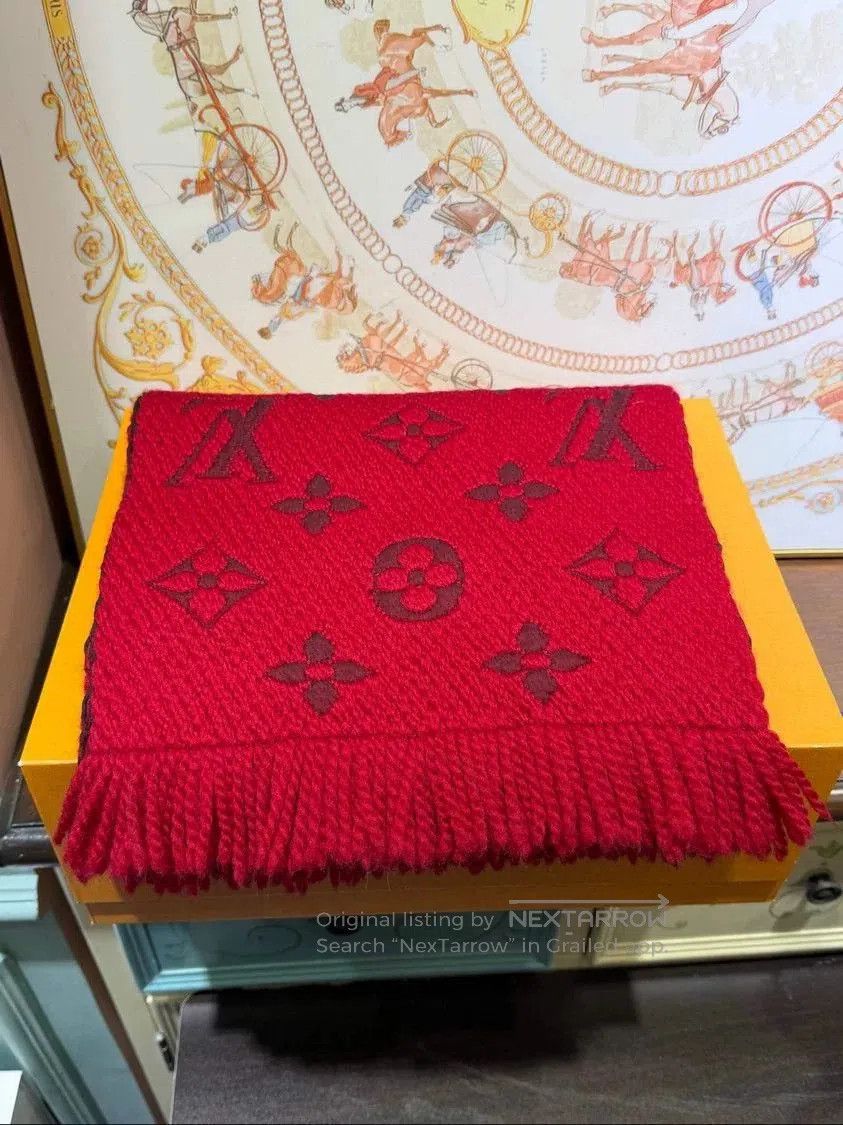 Louis Vuitton Louis Vuitton Classic Monogram Red Cashmere Scarf. Size ONE SIZE - 1 Thumbnail
