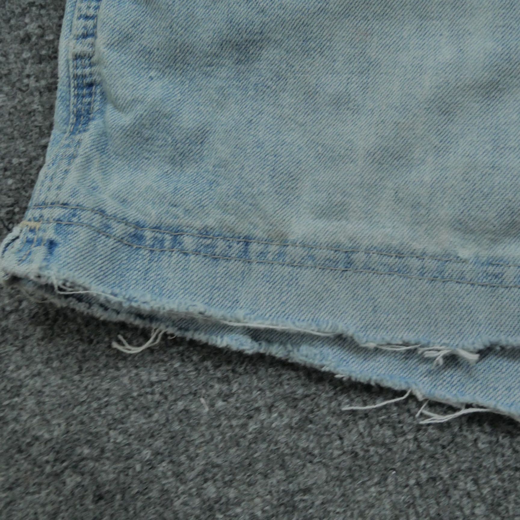 Lee VINTAGE Lee Jeans Shorts Womens 90s Grunge Blue Denim Distressed 32x3 13 Short Seasoned Baggy Casual Women Jeans Shorts Size 24" / US 00 / IT 34 - 4 Thumbnail
