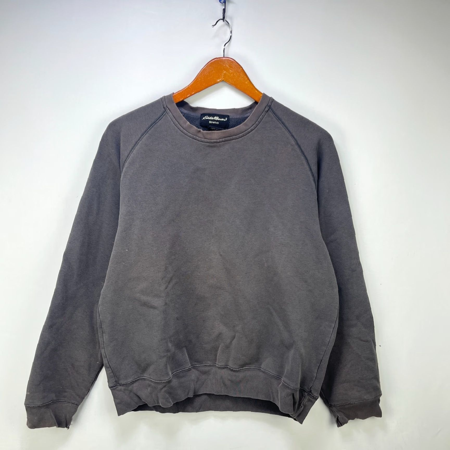 Eddie Bauer VINTAGE Sun Faded Blank Gray Black Raglan Sweatshirt S Gray 90s USA Eddie Bauer Sweatshirt Mens Size US S / EU 44-46 / 1 - 2 Thumbnail