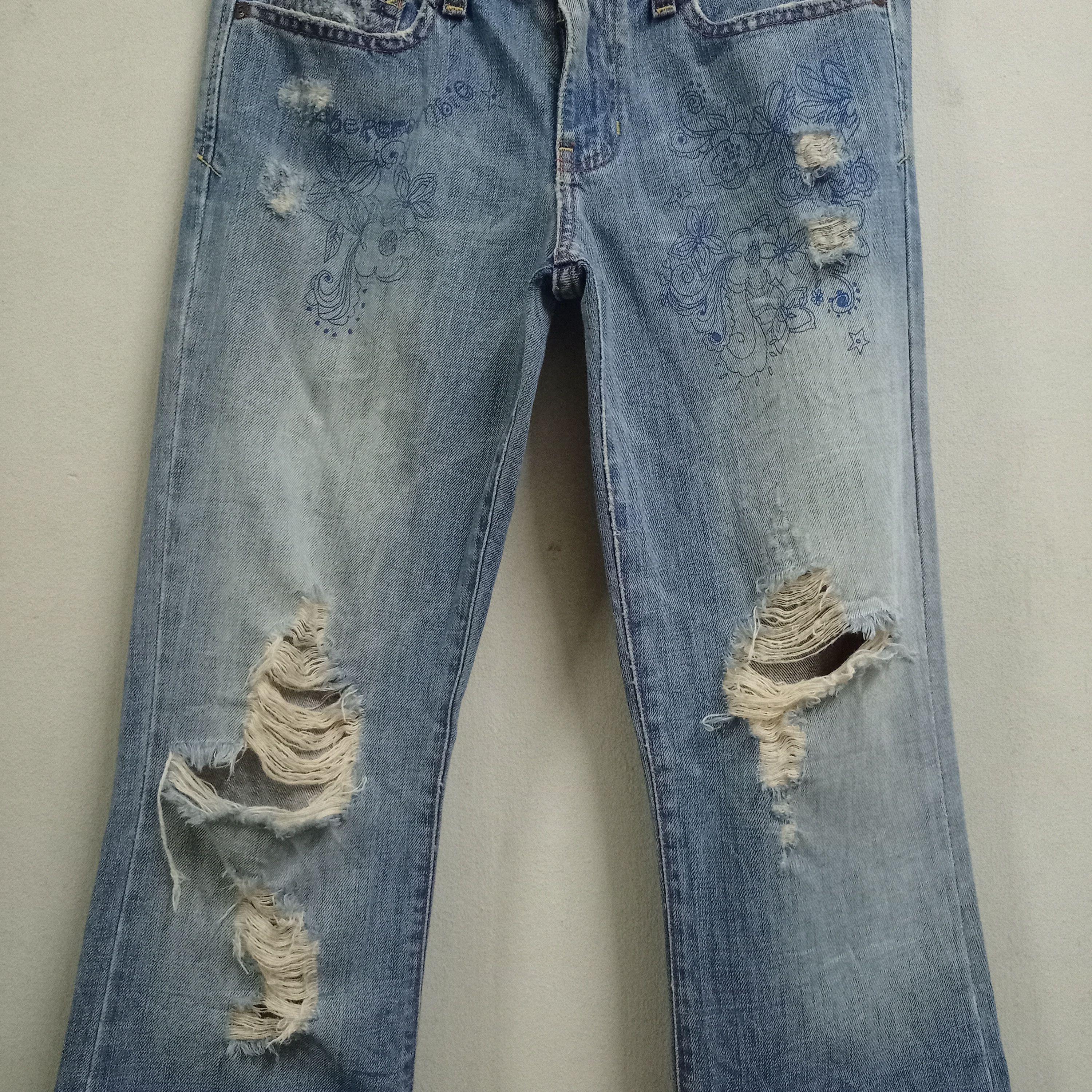 Abercrombie & Fitch Vintage Abercrombie Art Drawing Distressed Flare Jeans Size 30" / US 8 / IT 44 - 5 Thumbnail