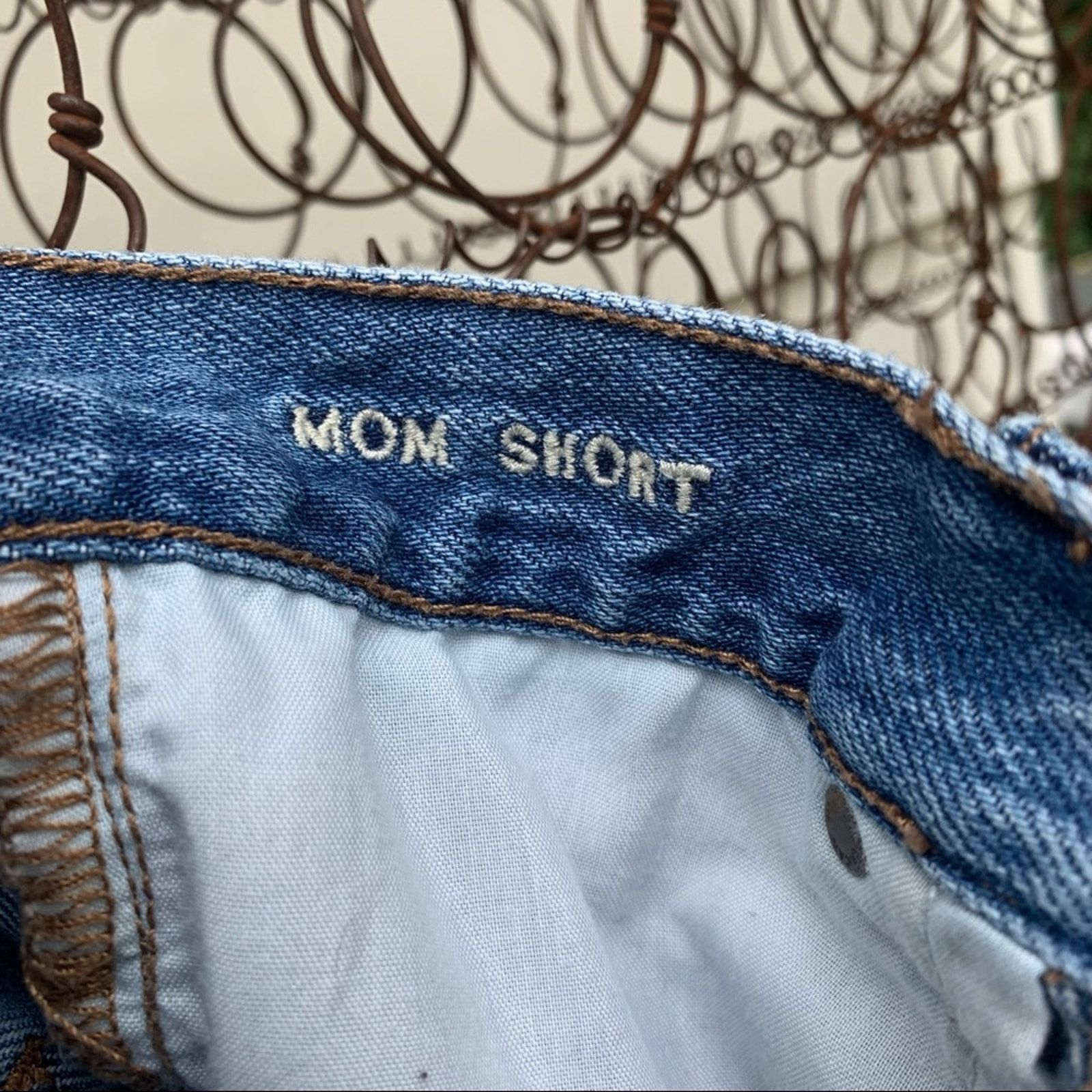 American Eagle Outfitters AEO Roll Hem Mom Short Jean Shorts Size 2 Size 26" / US 2 / IT 38 - 7 Thumbnail