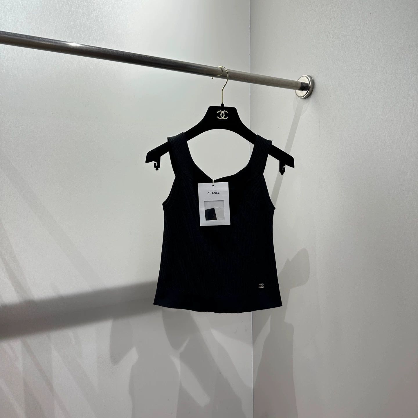Chanel Chanel mar166 Logo crystal embossed silk tank 38 Size S / US 4 / IT 40 - 1 Thumbnail