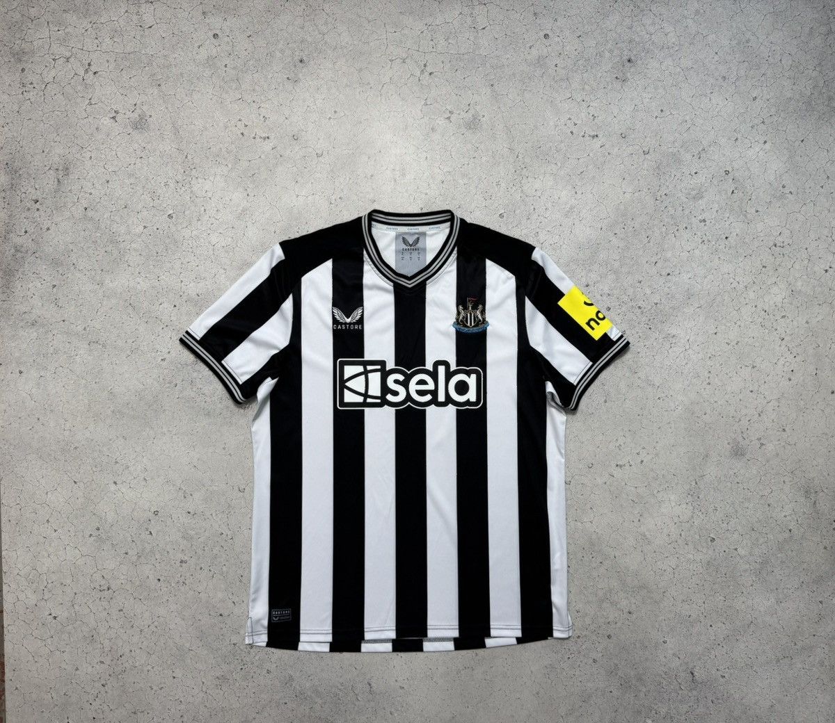 Vintage Castore FC Newcastle United 2023/2024 Soccer Jersey Size US XL / EU 56 / 4 - 1 Thumbnail