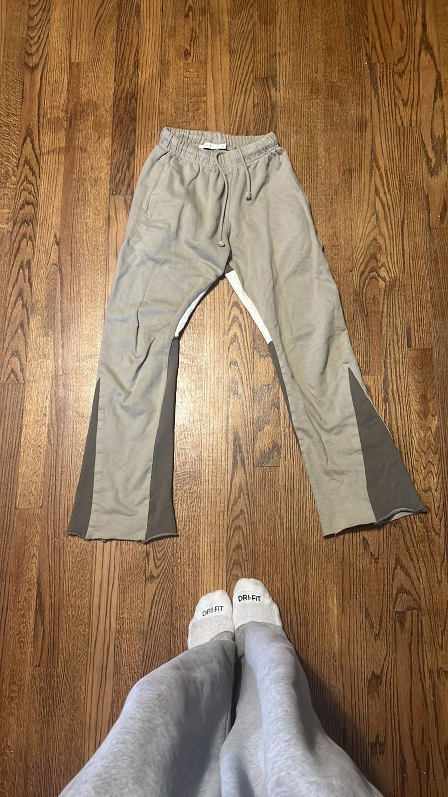 MNML CONTRAST BOOTCUT SWEATPANTS Size US 30 / EU 46 - 1 Thumbnail