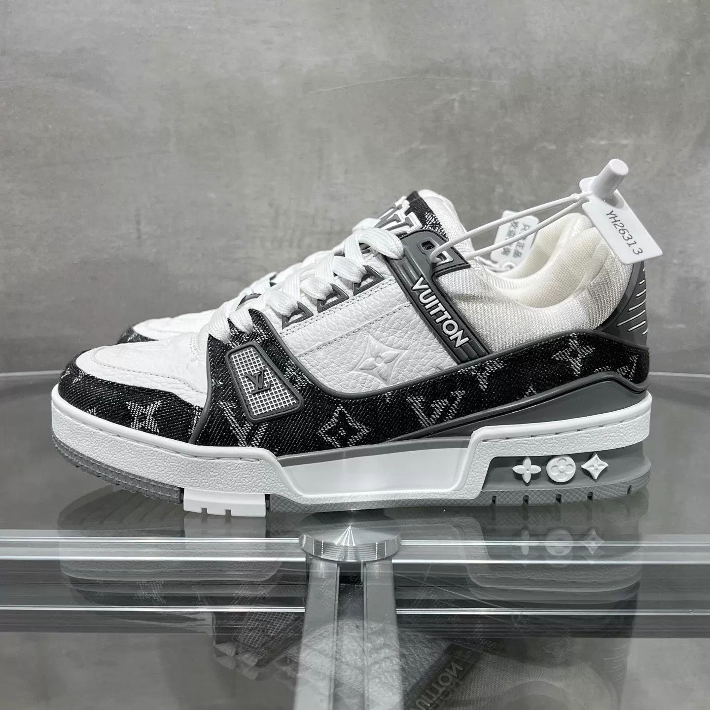 Louis Vuitton LV Trainer Gray White Denim UK2/36 New Tried On Once Size US 5.5 / IT 35.5 - 3 Thumbnail