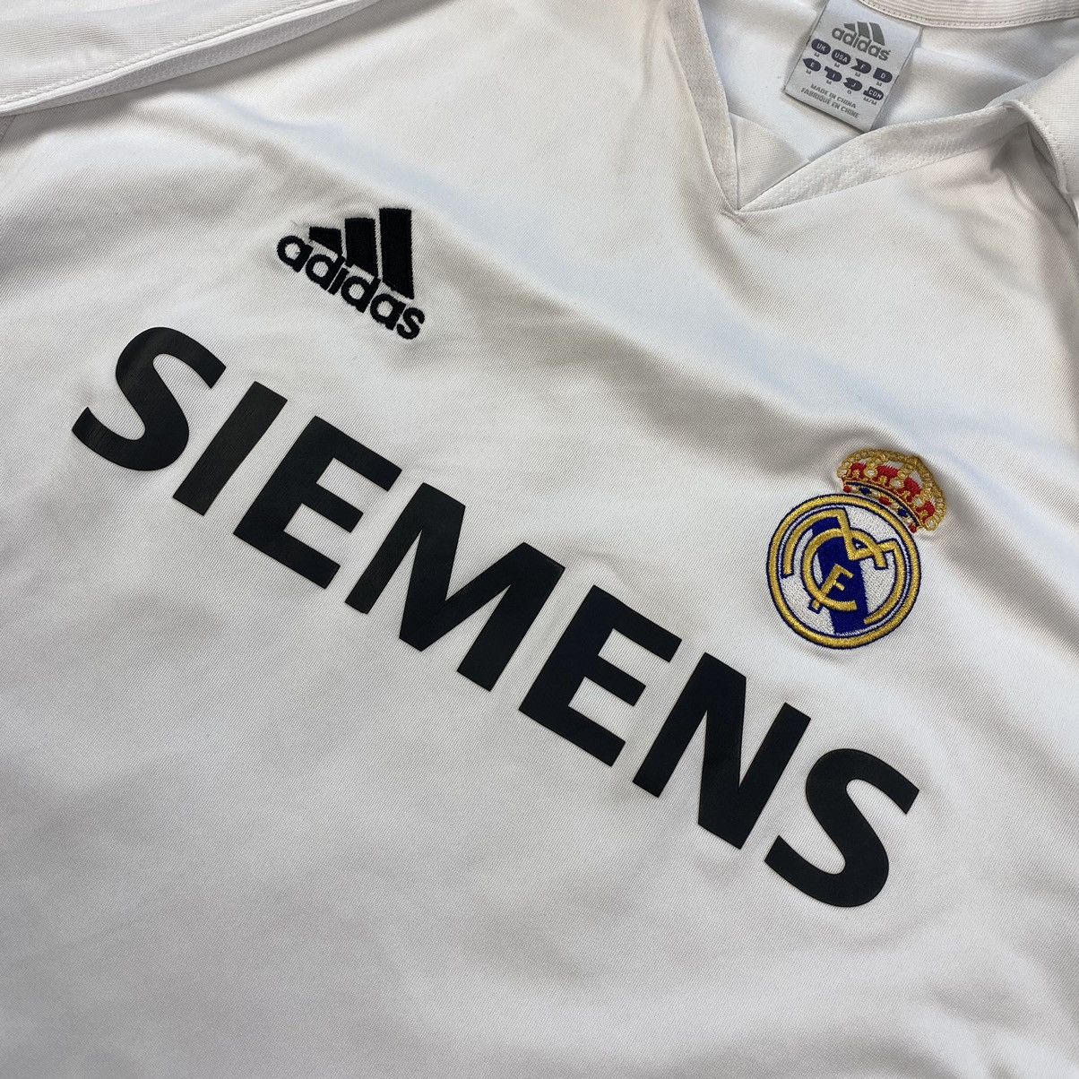 Vintage Real Madrid x Adidas “Robinho” Vintage 2005 Jersey Size US M / EU 48-50 / 2 - 5 Thumbnail