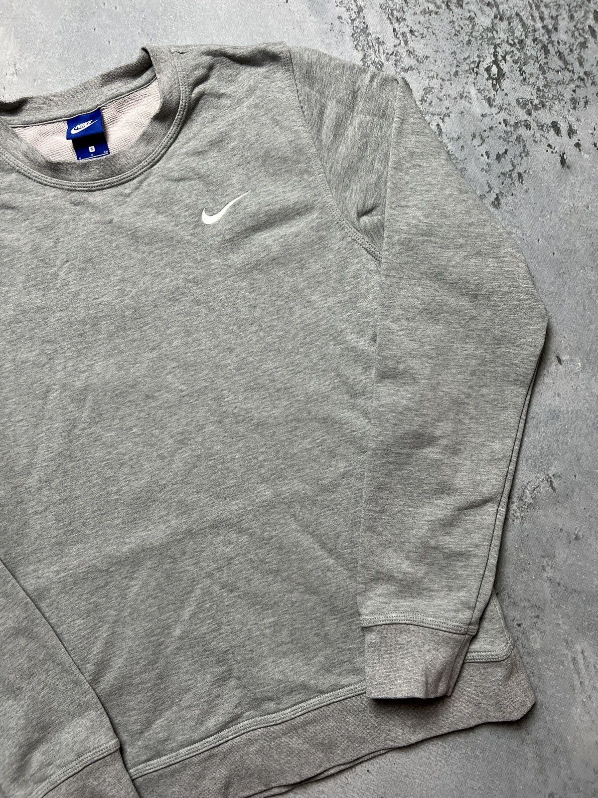 Nike Vintage Crewneck Nike boxy baby swoosh y2k fits logo USA 🇺🇸 Size US S / EU 44-46 / 1 - 3 Thumbnail