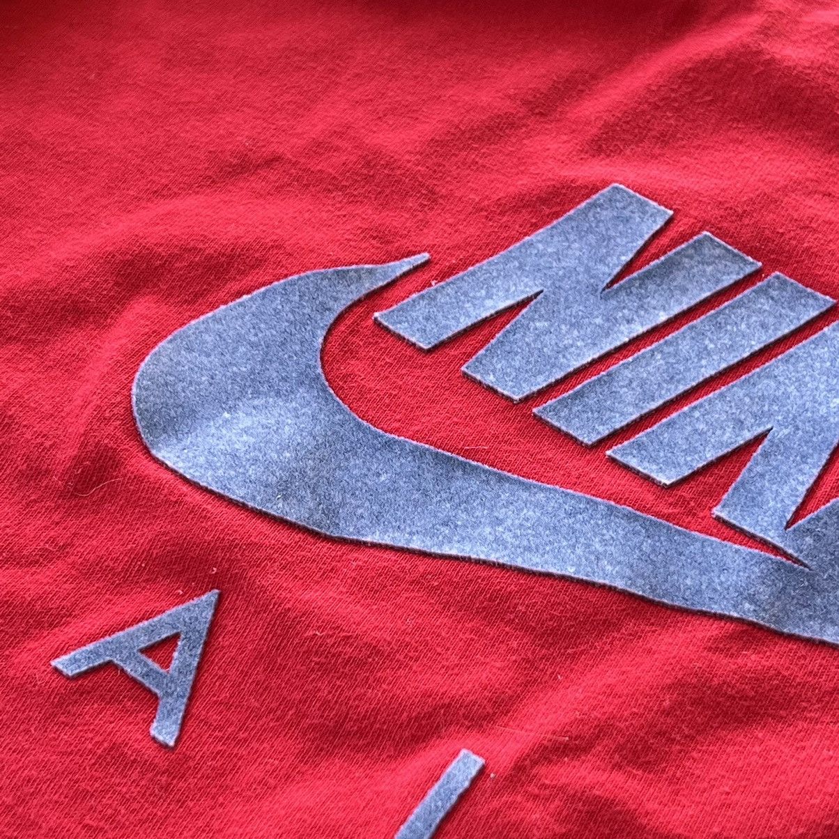 Vintage Nike Big Logo Vintage Red T-Shirt Size US L / EU 52-54 / 3 - 5 Thumbnail