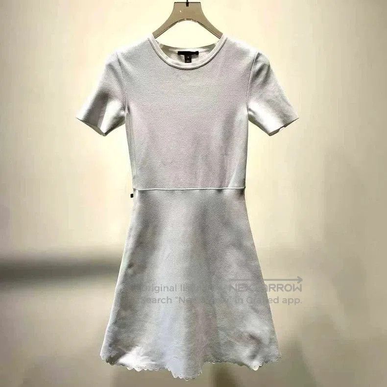 Louis Vuitton Louis Vuitton Solid Short-Sleeve Dress. Size US S / EU 44-46 / 1 - 1 Thumbnail