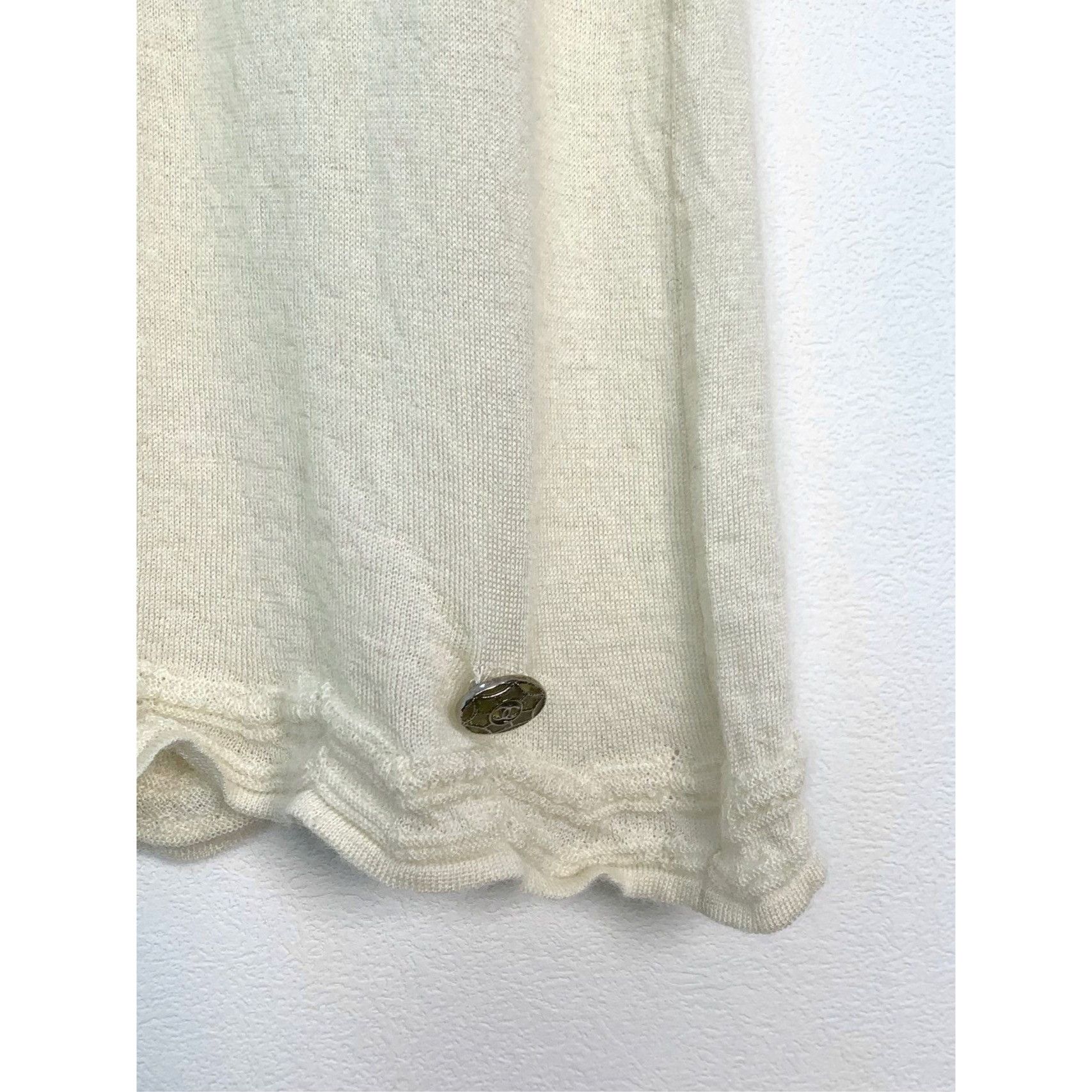 Chanel Chanel Beige Sleeveless Knit Crew-Neck Top With Logo Button Size XXS / US 00 / IT 34 - 4 Thumbnail