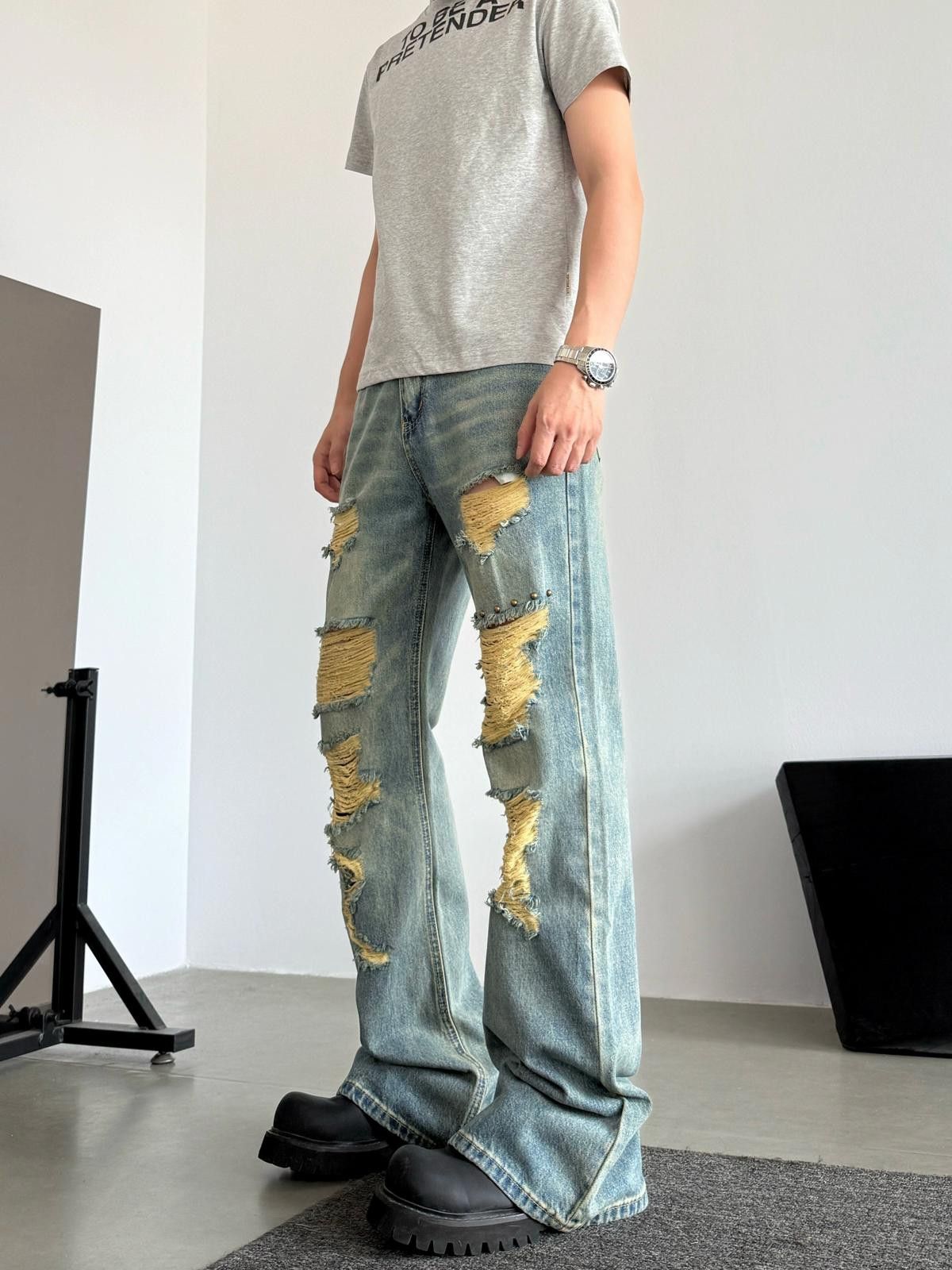 Vintage Distressed Flared Jeans Size US 32 / EU 48 - 1 Thumbnail