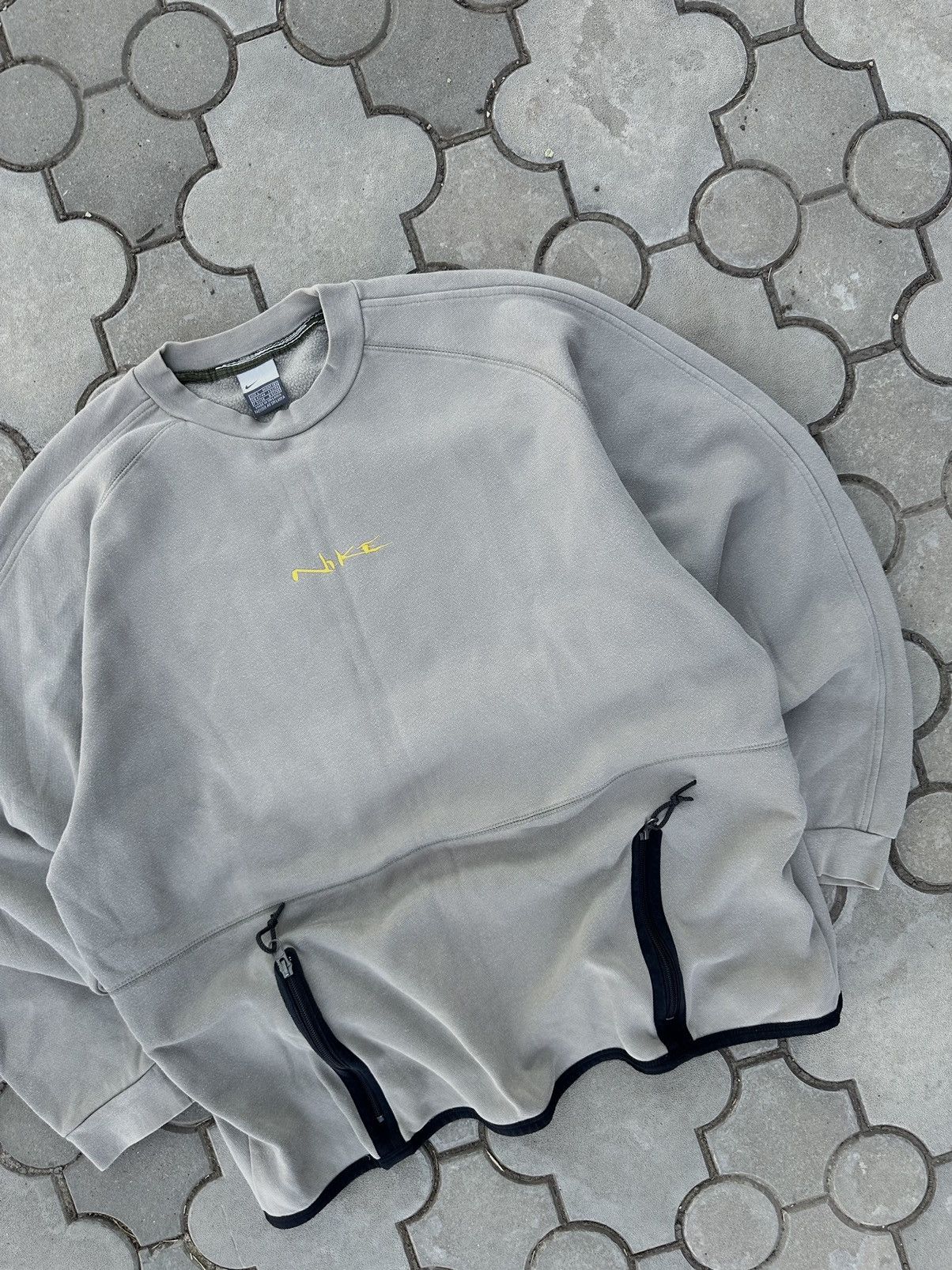 Nike × Vintage Vintage Nike Spell Out Boxy Sweatshirt Y2K Size US L / EU 52-54 / 3 - 3 Thumbnail