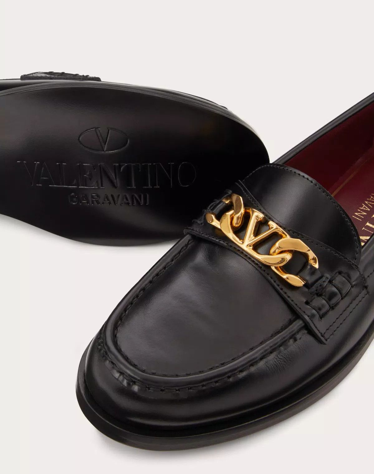 Valentino o1s1wg110426 Vlogo Chain Calfskin Loafers in Black Size US 5.5 / IT 35.5 - 4 Thumbnail