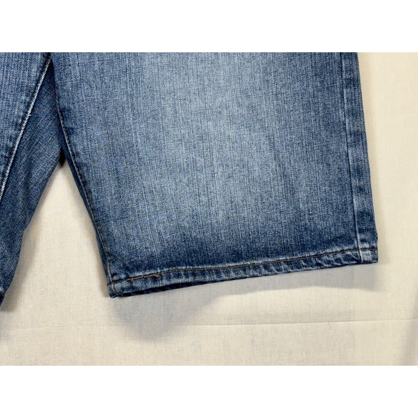 Levi's Levi’s 569 Men’s Loose Fit Blue Denim Jean Shorts Size 33 Size US 33 - 8 Thumbnail