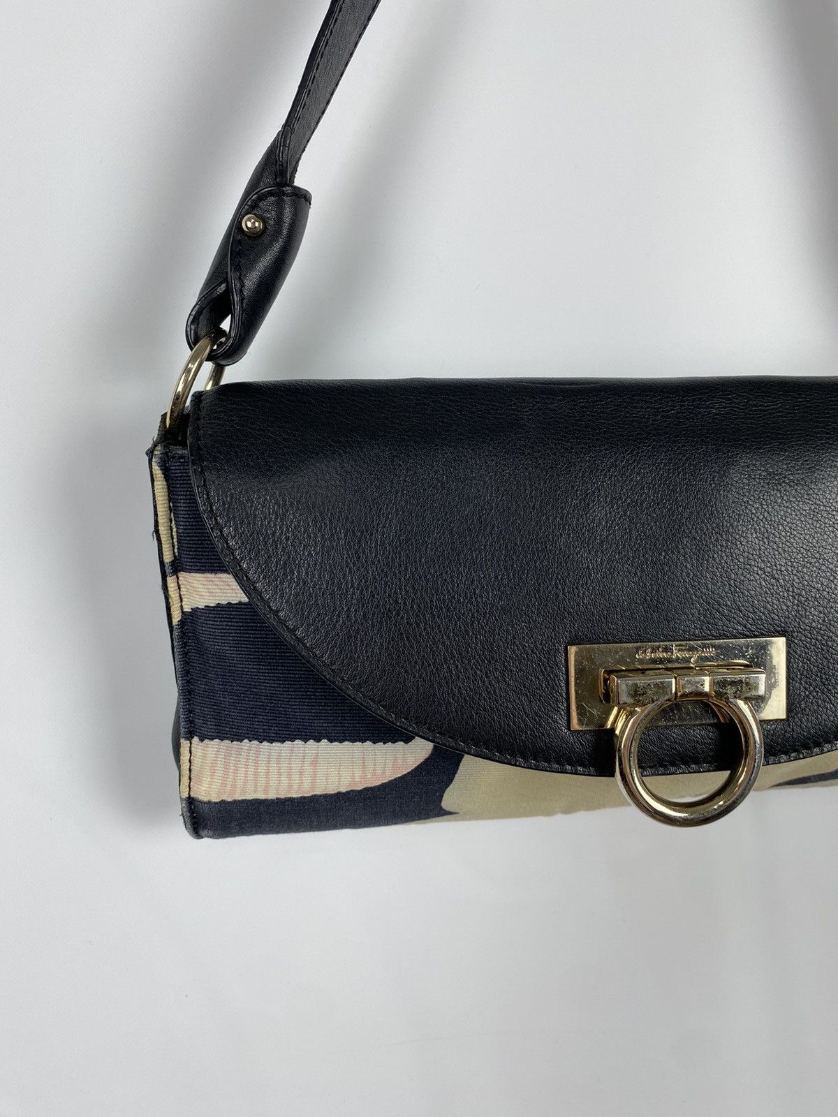Salvatore Ferragamo Salvatore Ferragamo Gancini Shoulder Bag Canvas & Leather Size ONE SIZE - 2 Thumbnail