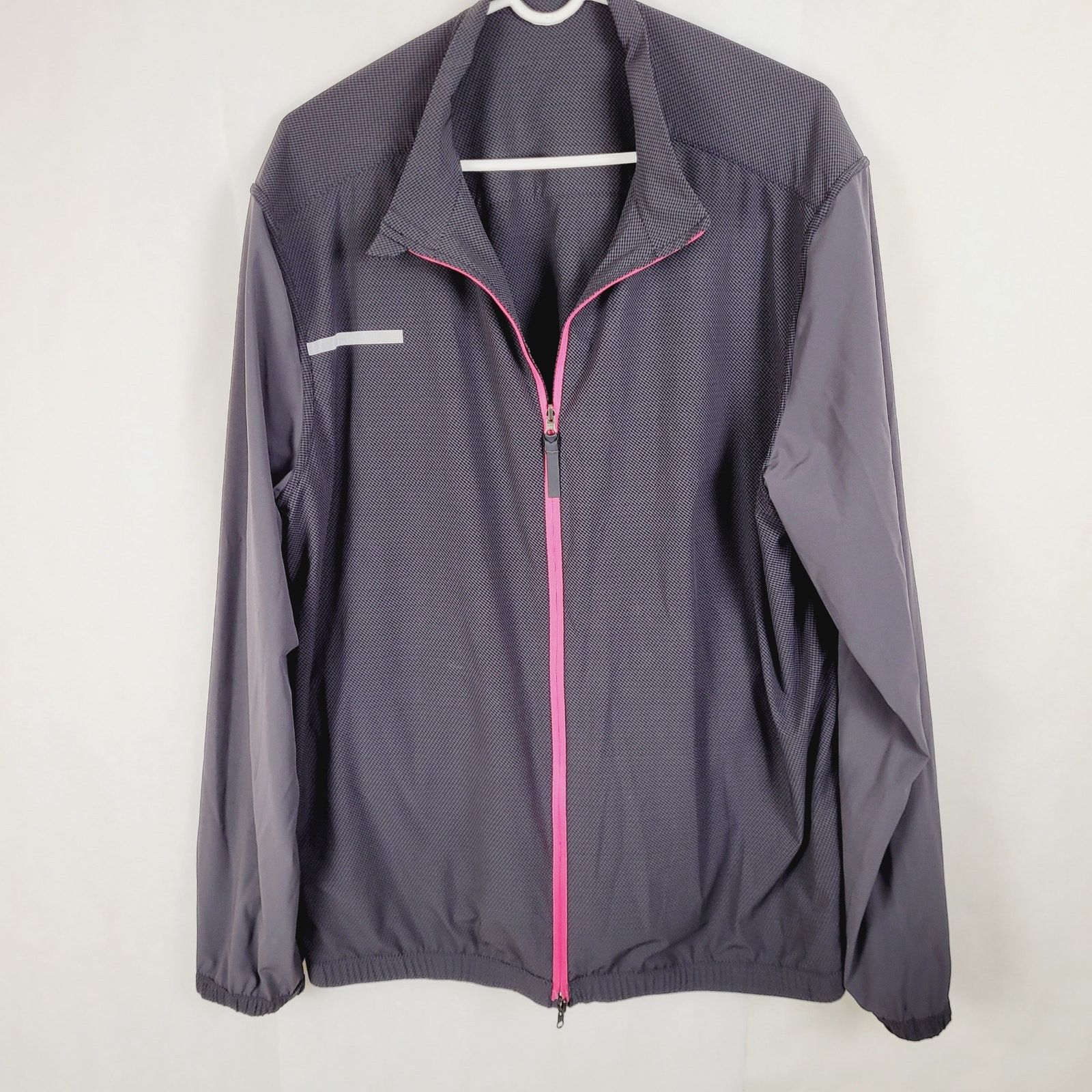 Lululemon Lululemon Men black and grey reversible full zip windbreaker Size US L / EU 52-54 / 3 - 4 Thumbnail