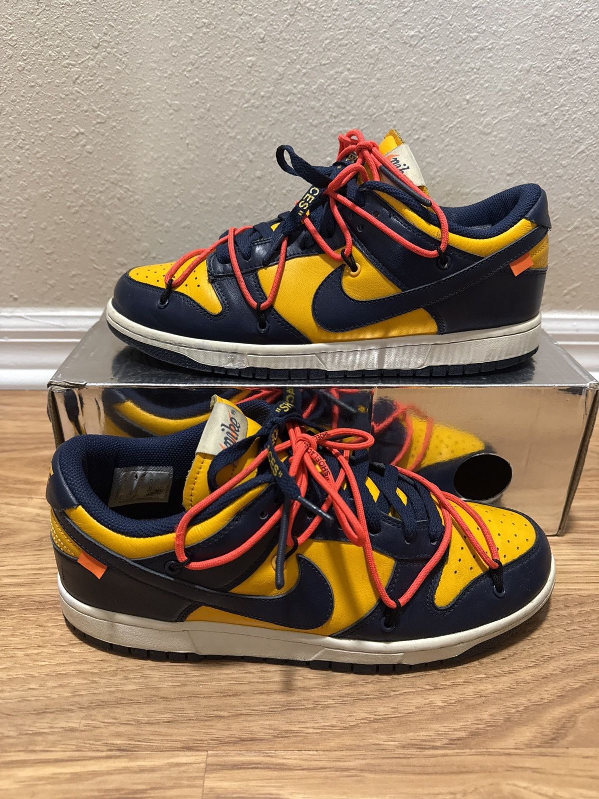 Nike × Off-White 2019 Off-White x Nike Dunk Low 'University Gold' Size US 9.5 / EU 42-43 - 1 Thumbnail