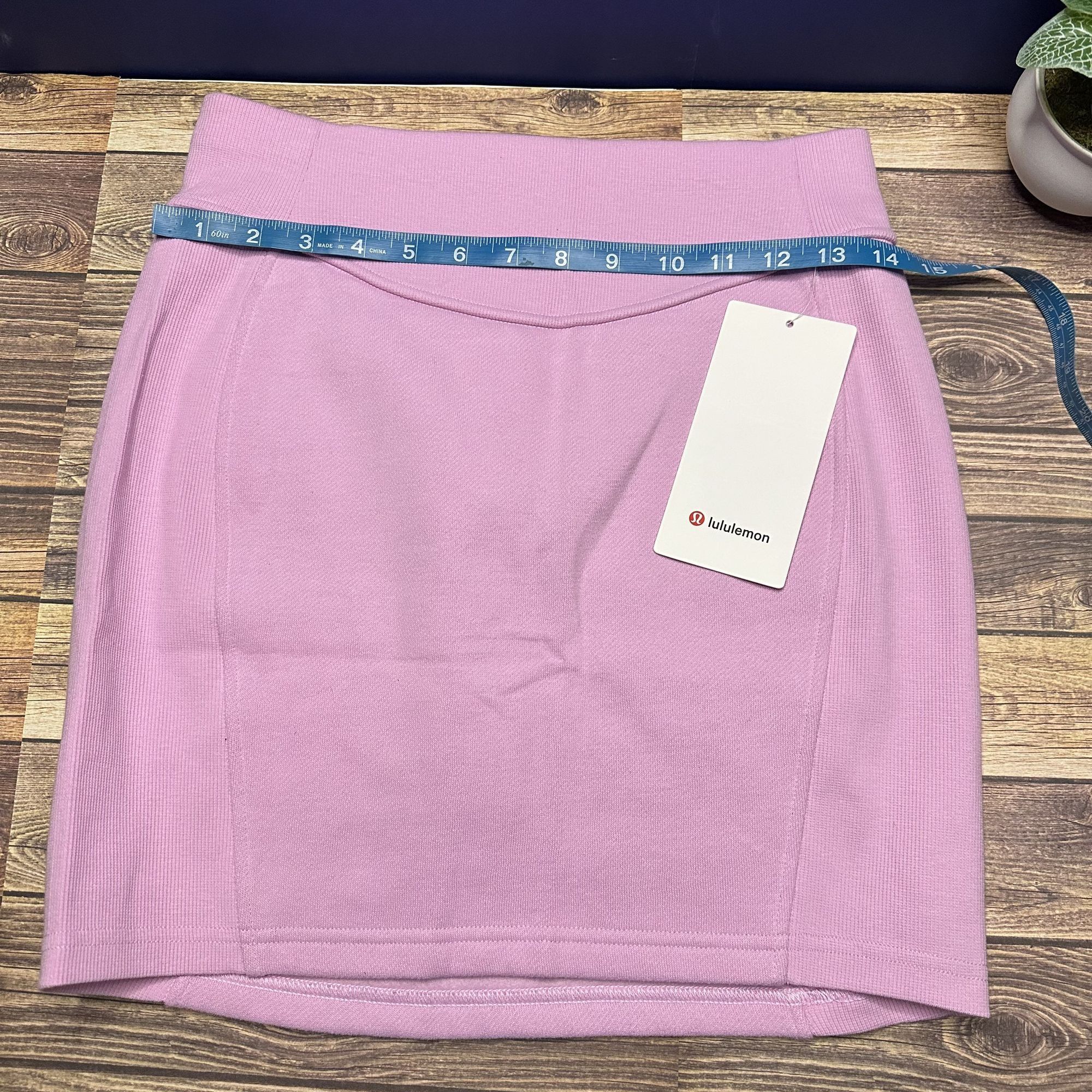 Lululemon Lululemon Scuba High Rise Mini Skirt NWT Size Small (VITP) Size 28" / US 6 / IT 42 - 4 Thumbnail