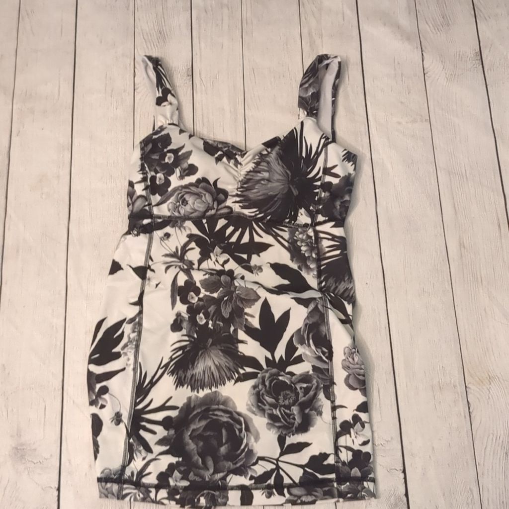 Lululemon Lululemon aria tank II brisk bloom size 6 Size M / US 6-8 / IT 42-44 - 1 Thumbnail