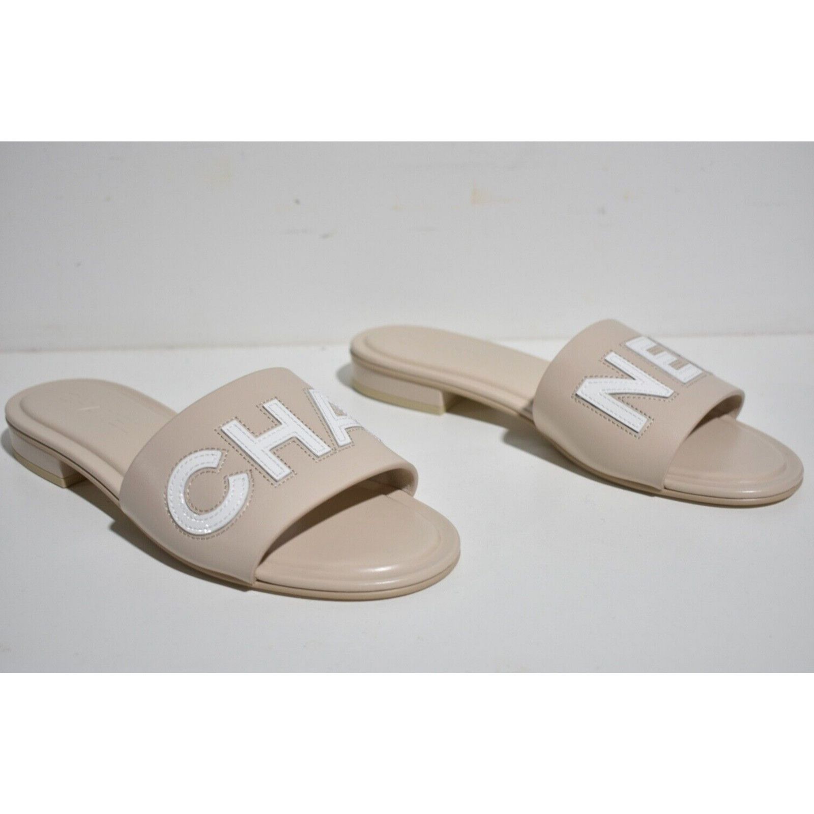 Chanel Chanel 23P Ivory White Leather CC Logo Letter Mules Slide Size US 6 / IT 36 - 11 Thumbnail