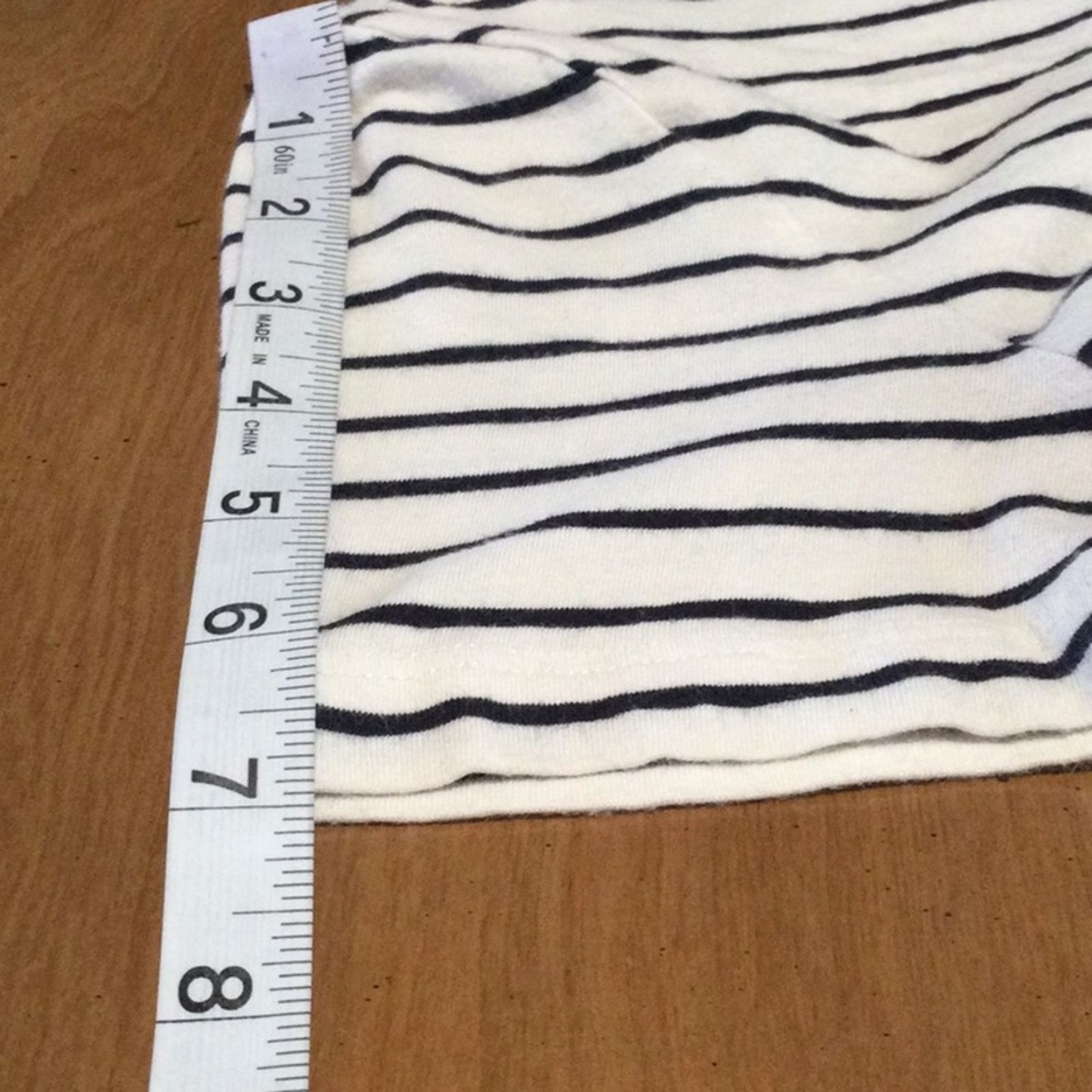 Jones New York Jones New York Signature Black/White Stripe V-neck Top Sz S Size S / US 4 / IT 40 - 15 Thumbnail