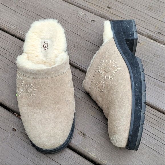 Ugg × Vintage Vintage y2k Ugg Floral Applique Embroidered Tan Suede Leathe Size US 8 / IT 38 - 1 Thumbnail