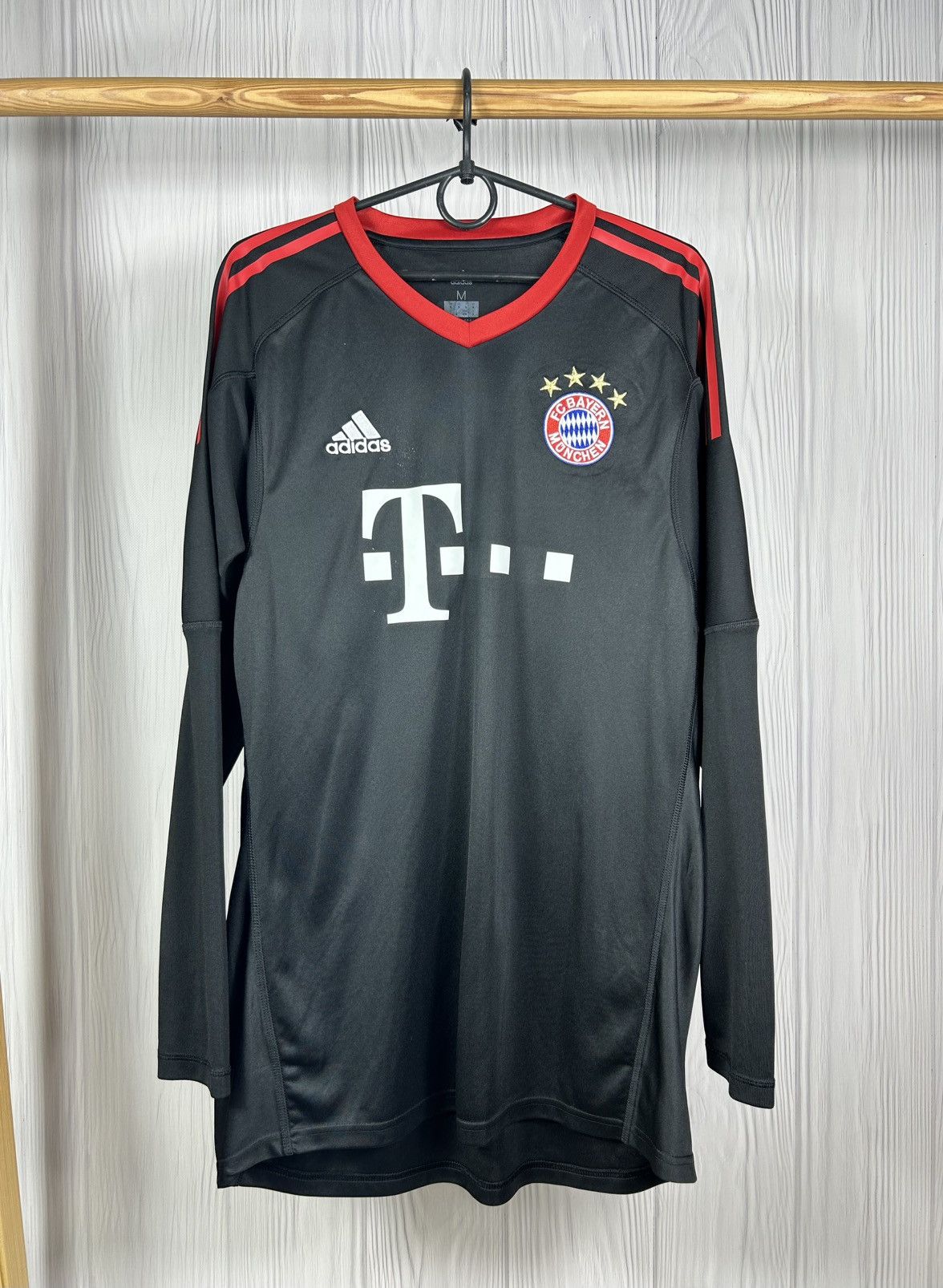 Adidas BAYERN 2017/18 #1 NEUER GOALKEEPER FOOTBALL SHIRT Adidas Size US M / EU 48-50 / 2 - 1 Thumbnail
